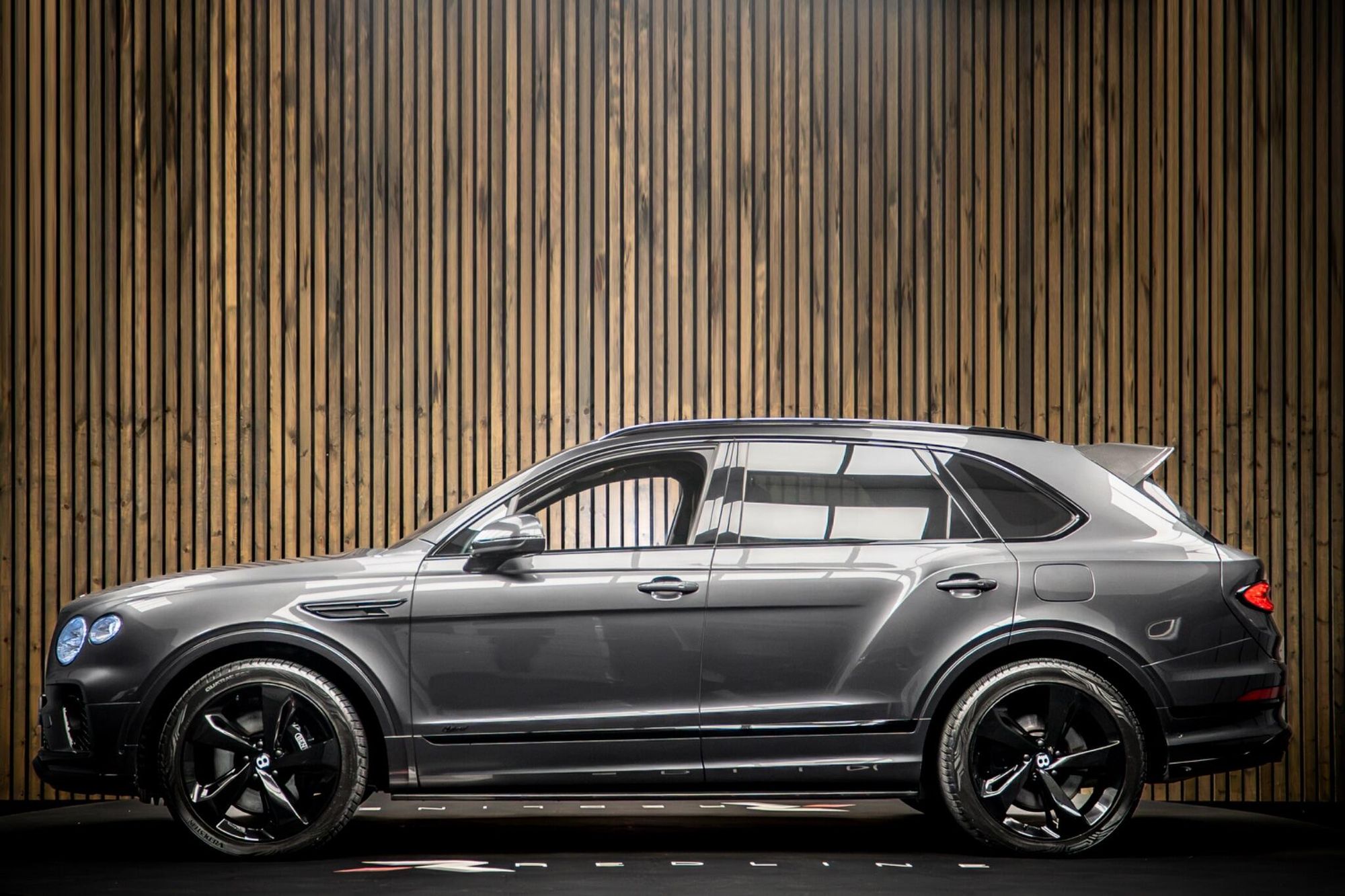 BENTLEY BENTAYGA ESTATE 3.0 V6 Hybrid 5dr Auto for sale UK - Slide 7
