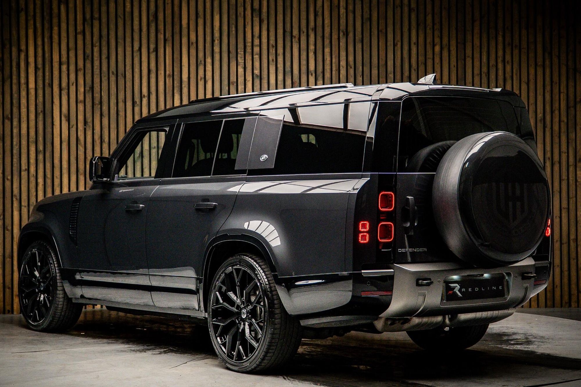 LAND ROVER DEFENDER DIESEL ESTATE 3.0 D300 X-Dynamic SE 130 5dr Auto for sale UK - Slide 3