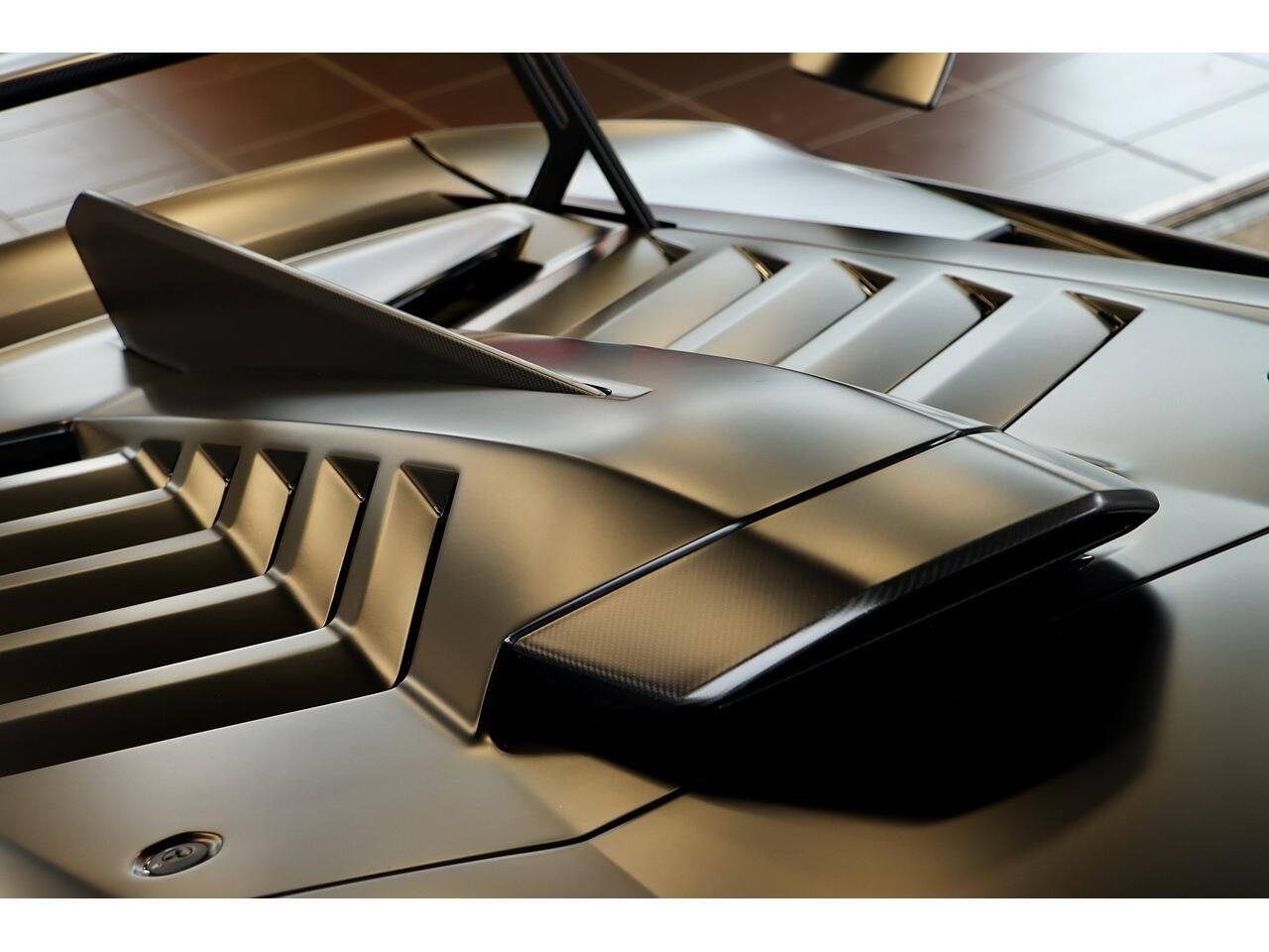 LAMBORGHINI HURACAN EVO COUPE 5.2 V10 640 STO 2dr Auto for sale UK - Slide 10