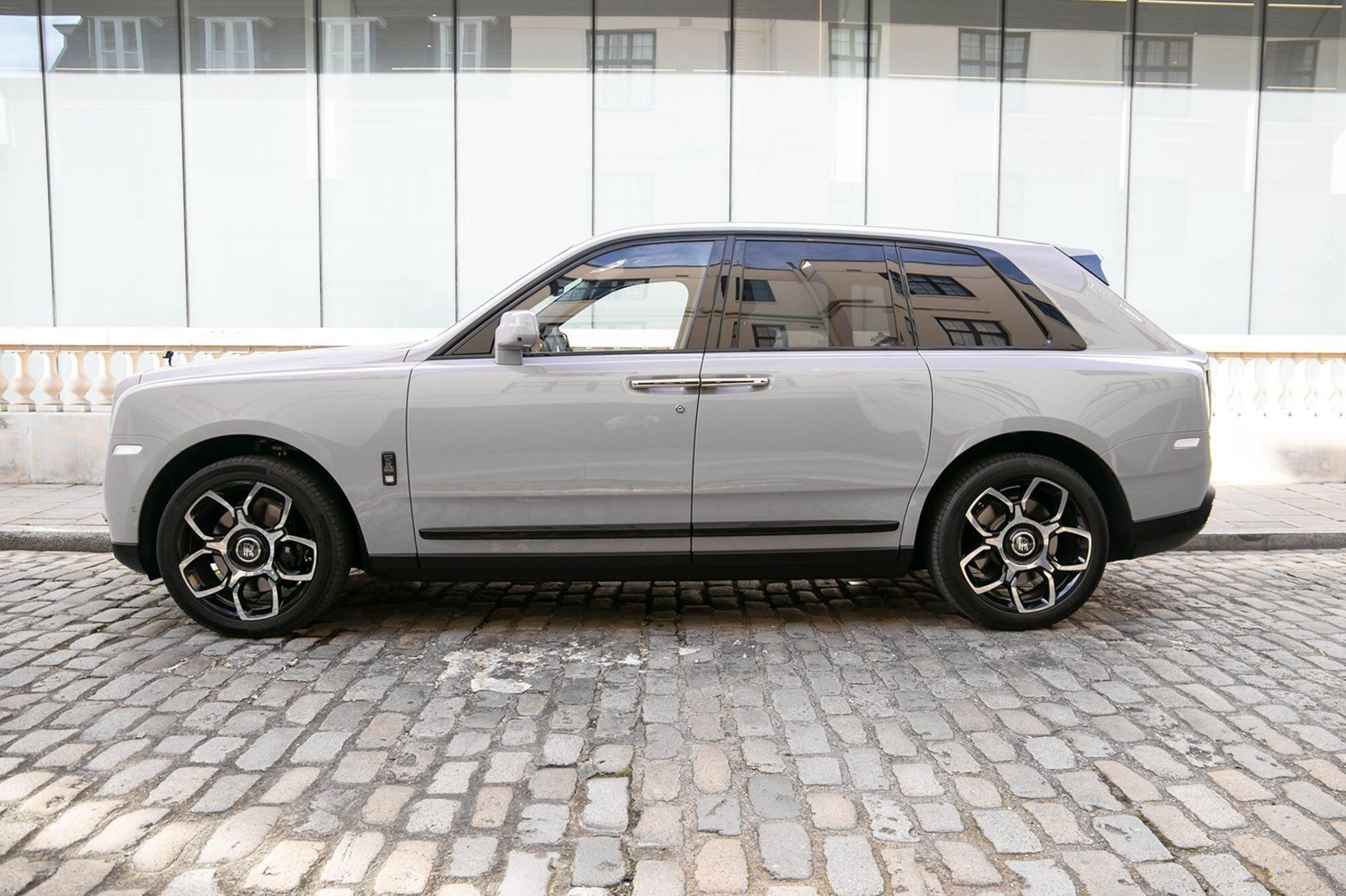ROLLS-ROYCE CULLINAN ESTATE Black Badge 5dr Auto for sale UK - Slide 8