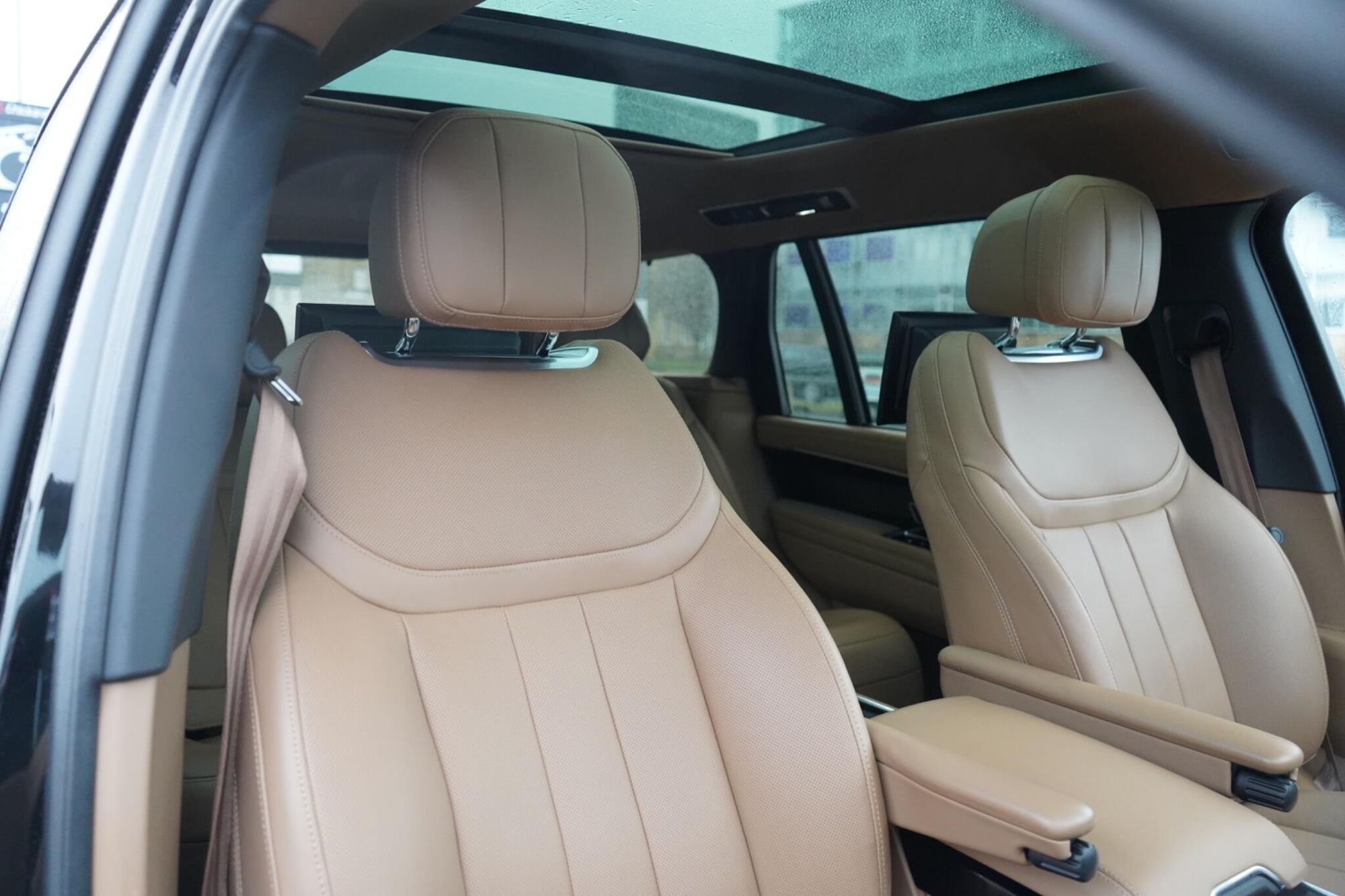 LAND ROVER RANGE ROVER DIESEL ESTATE 3.0 D350 Autobiography LWB 4dr Auto for sale UK - Slide 3