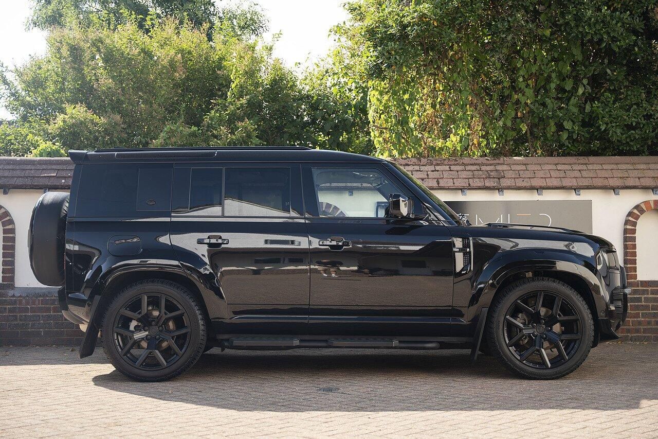 LAND ROVER DEFENDER ESTATE SPECIAL EDITIONS 3.0 D250 XS Edition 110 5dr Auto for sale UK - Slide 3