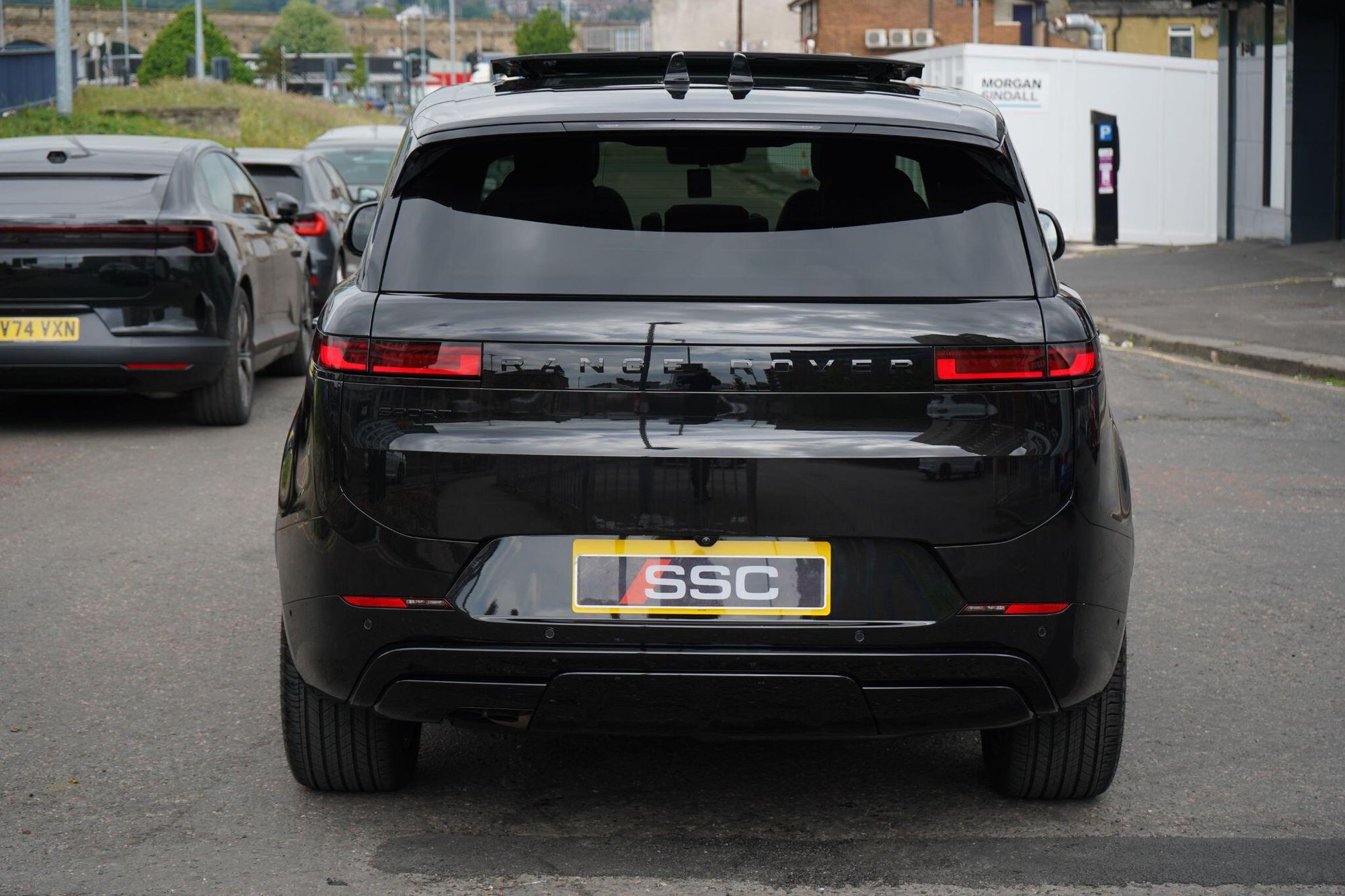 LAND ROVER RANGE ROVER SPORT DIESEL ESTATE 3.0 D350 Autobiography 5dr Auto for sale UK - Slide 9