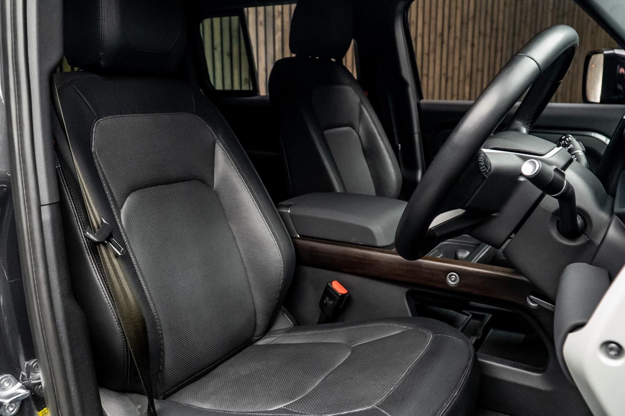 LAND ROVER DEFENDER DIESEL ESTATE 3.0 D300 X-Dynamic SE 130 5dr Auto for sale UK - Slide 2