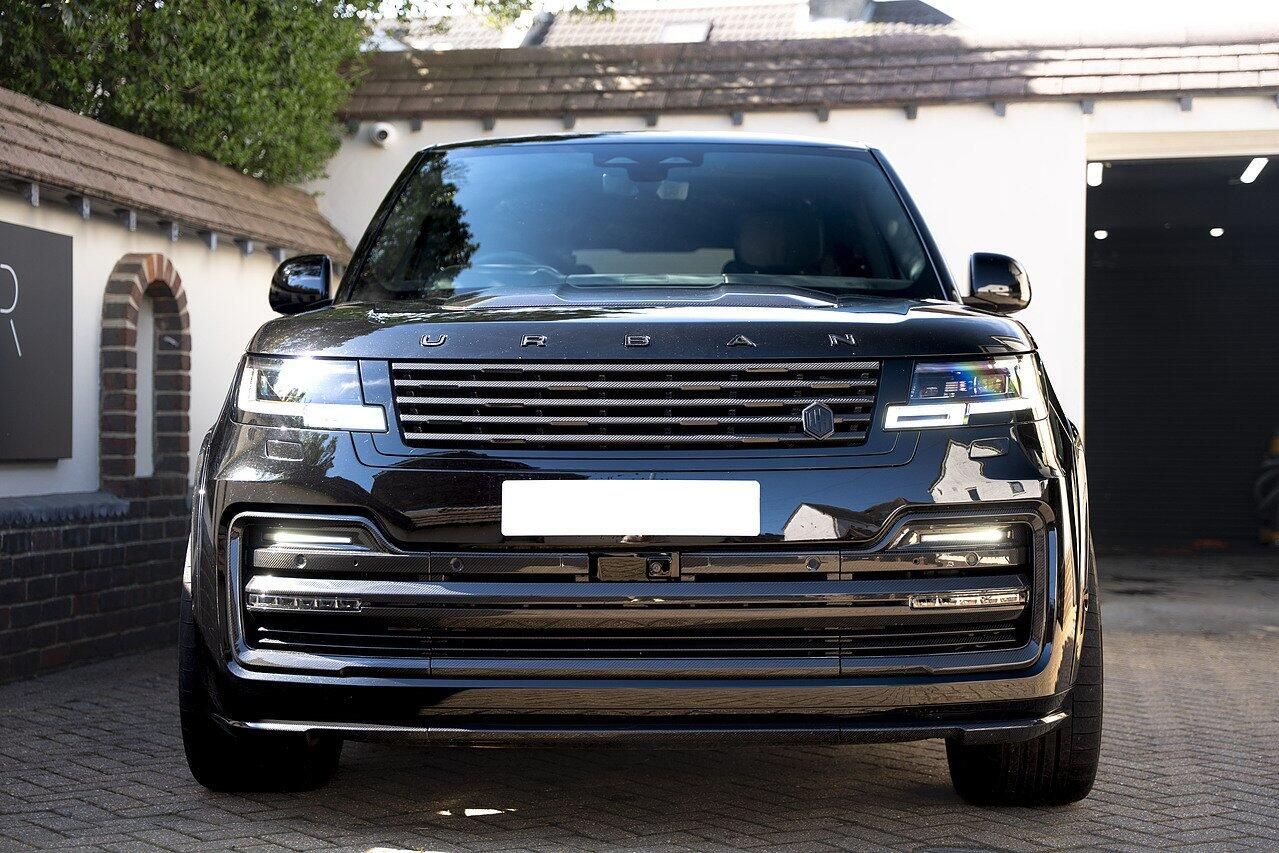 LAND ROVER RANGE ROVER ESTATE 4.4 P615 V8 SV LWB 4dr Auto for sale UK - Slide 2