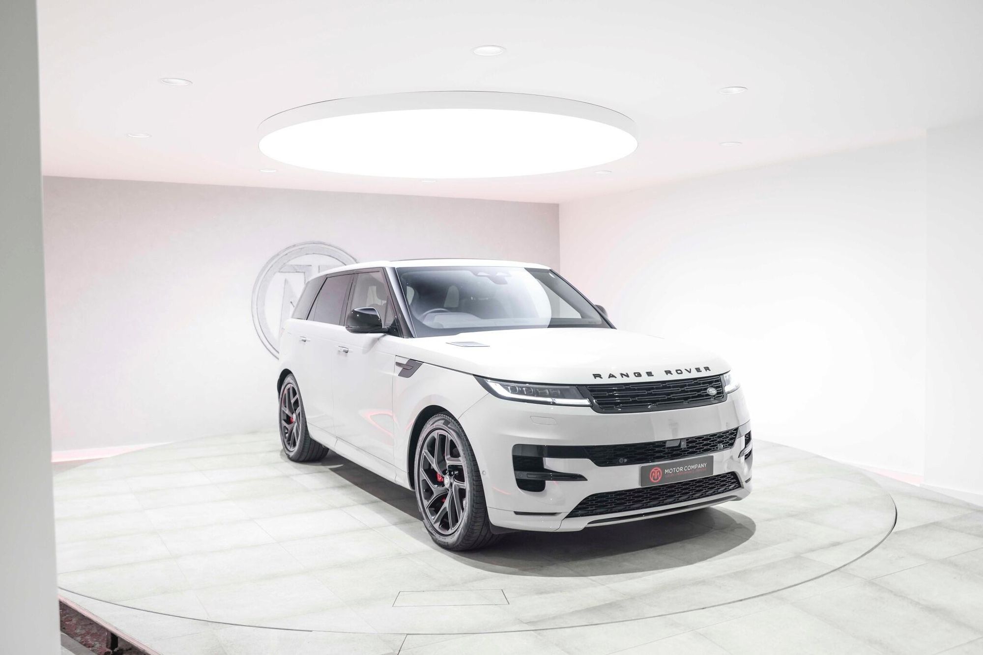 LAND ROVER RANGE ROVER SPORT DIESEL ESTATE 3.0 D300 Dynamic SE 5dr Auto for sale UK - Slide 5
