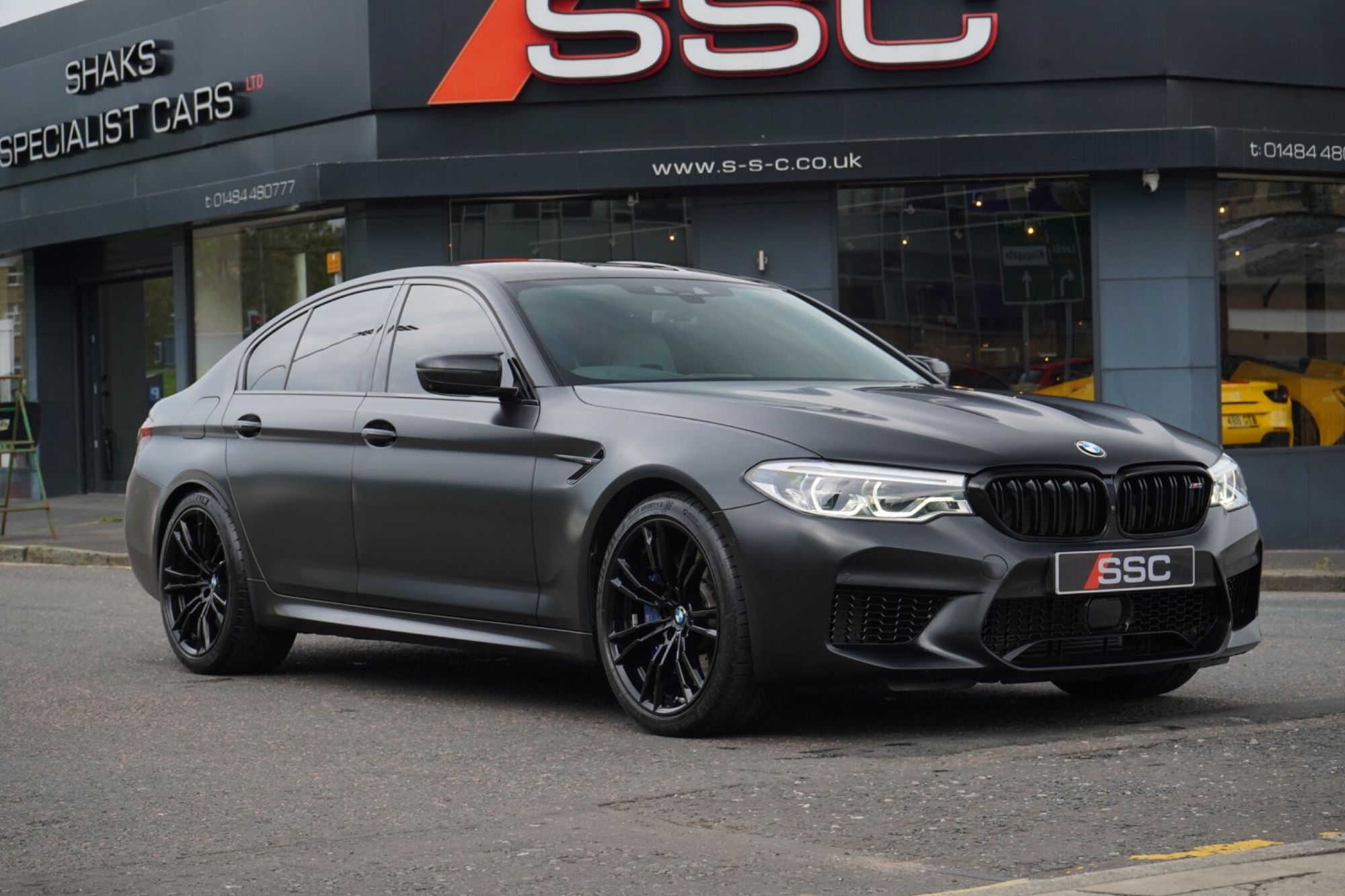 BMW M5 SALOON M5 4dr DCT for sale UK - Slide 4