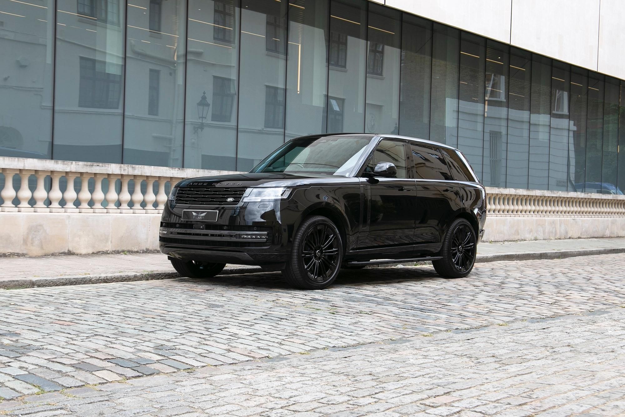 LAND ROVER RANGE ROVER ESTATE 4.4 P530 V8 Autobiography 4dr Auto for sale UK - Slide 2