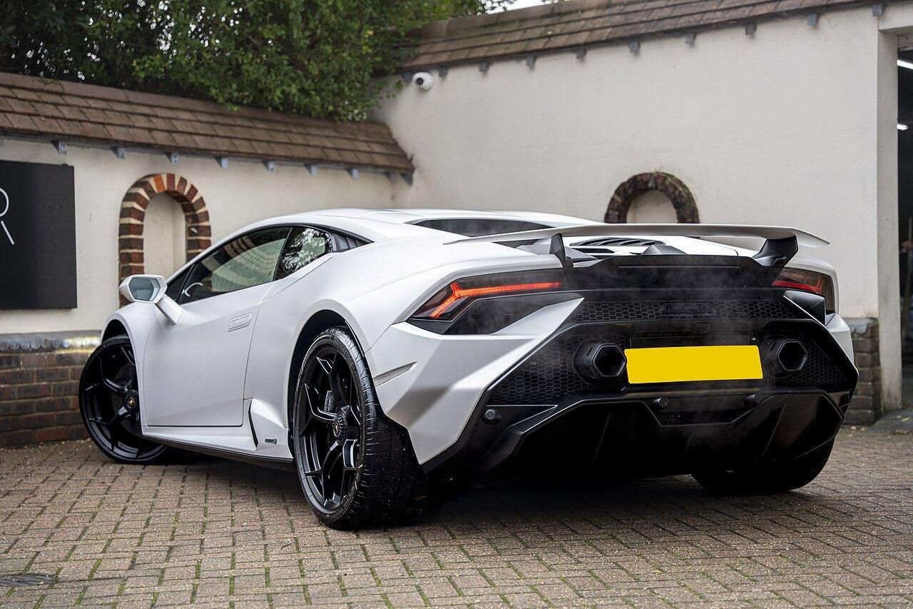 LAMBORGHINI HURACAN COUPE LP 640-4 Performante 2dr LDF for sale UK - Slide 4