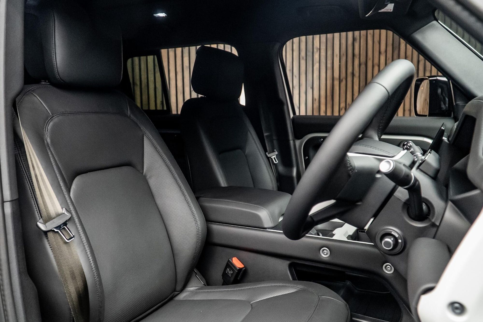 LAND ROVER DEFENDER DIESEL ESTATE 3.0 D350 X-Dynamic HSE 110 5dr Auto for sale UK - Slide 2