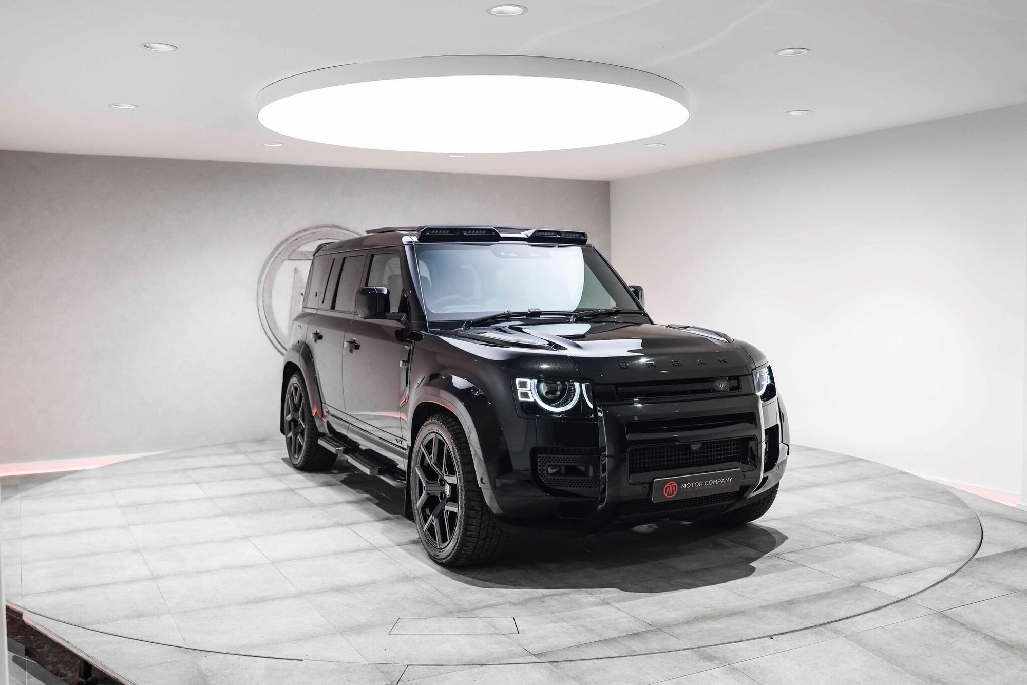 LAND ROVER DEFENDER ESTATE 5.0 P525 V8 110 5dr Auto for sale UK - Slide 5