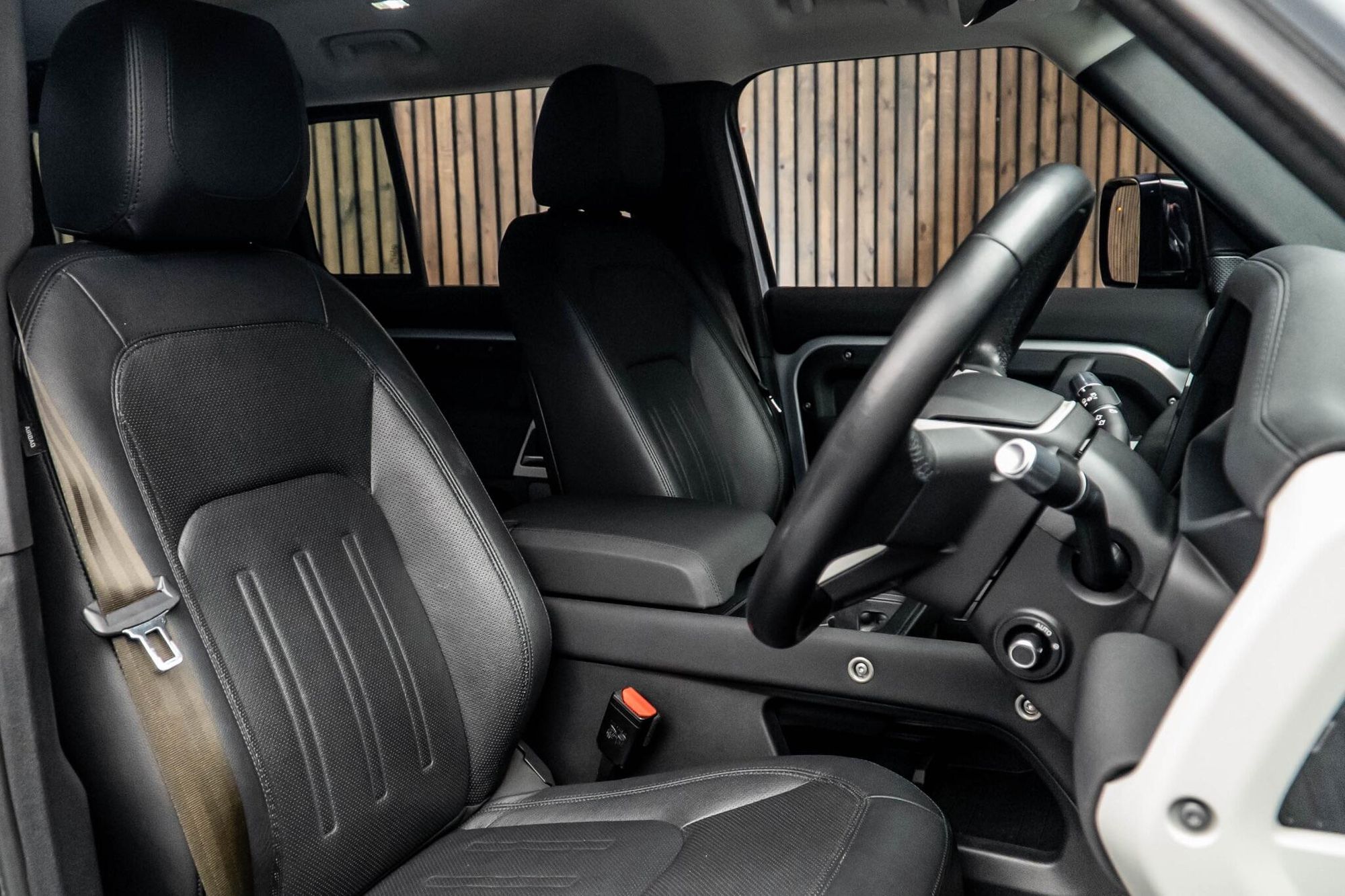 LAND ROVER DEFENDER DIESEL ESTATE 3.0 D200 SE 110 5dr Auto for sale UK - Slide 2