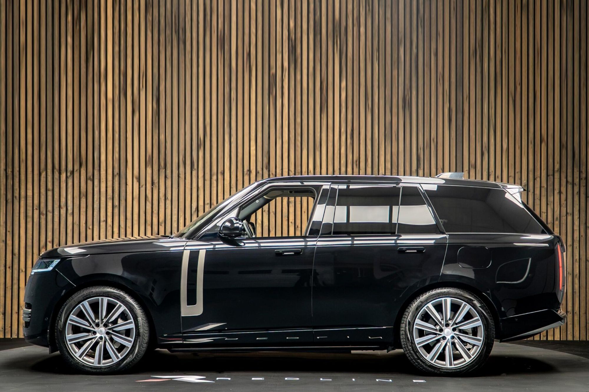 LAND ROVER RANGE ROVER ESTATE 3.0 P460e HSE 4dr Auto for sale UK - Slide 7