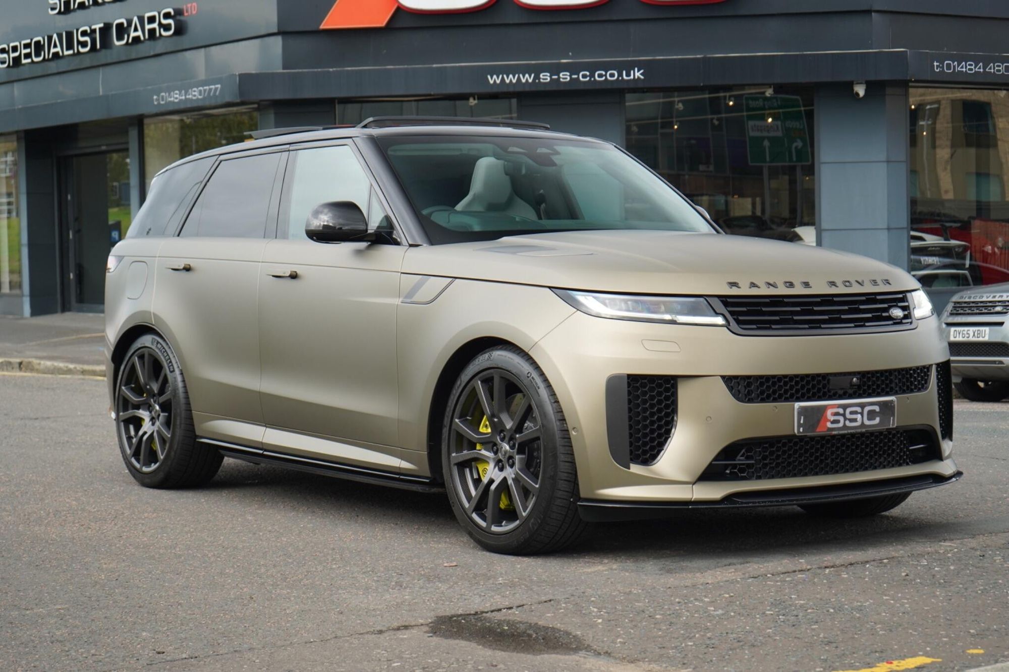 LAND ROVER RANGE ROVER SPORT ESTATE SPECIAL EDITIONS 4.4 P635 V8 SV Edition One 5dr Auto [Gloss] for sale UK - Slide 4