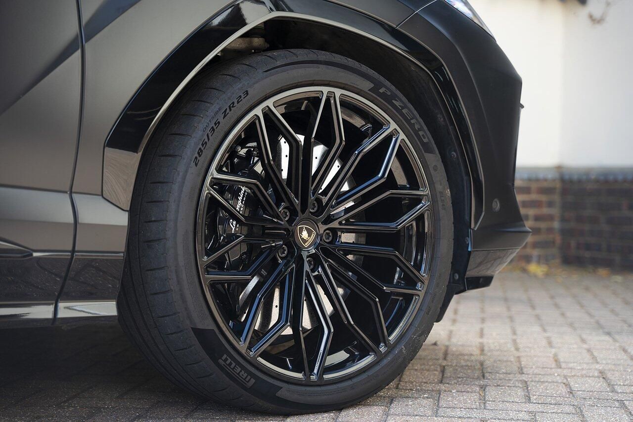 LAMBORGHINI URUS ESTATE 4.0T 25.9kWh Plug-in Hybrid FSI V8 5dr Auto for sale UK - Slide 6