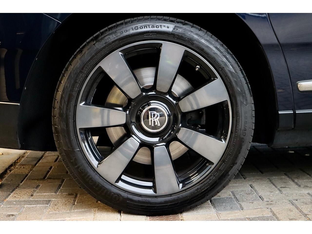 ROLLS-ROYCE CULLINAN ESTATE 5dr Auto for sale UK - Slide 6