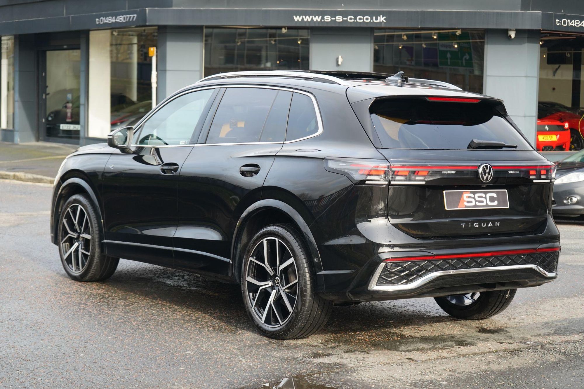 VOLKSWAGEN TIGUAN DIESEL ESTATE 2.0 TDI R-Line 5dr DSG for sale UK - Slide 9