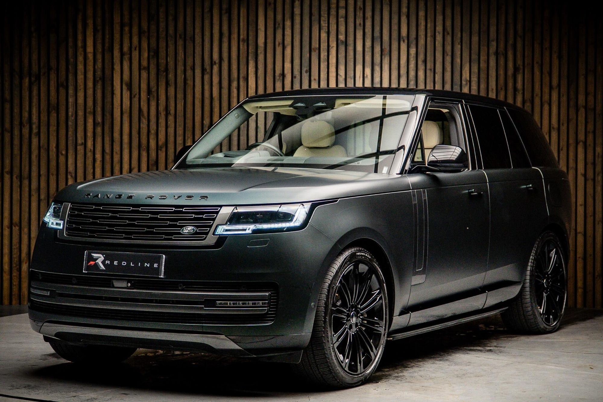 LAND ROVER RANGE ROVER ESTATE 3.0 P440e HSE 4dr Auto for sale UK - Slide 8