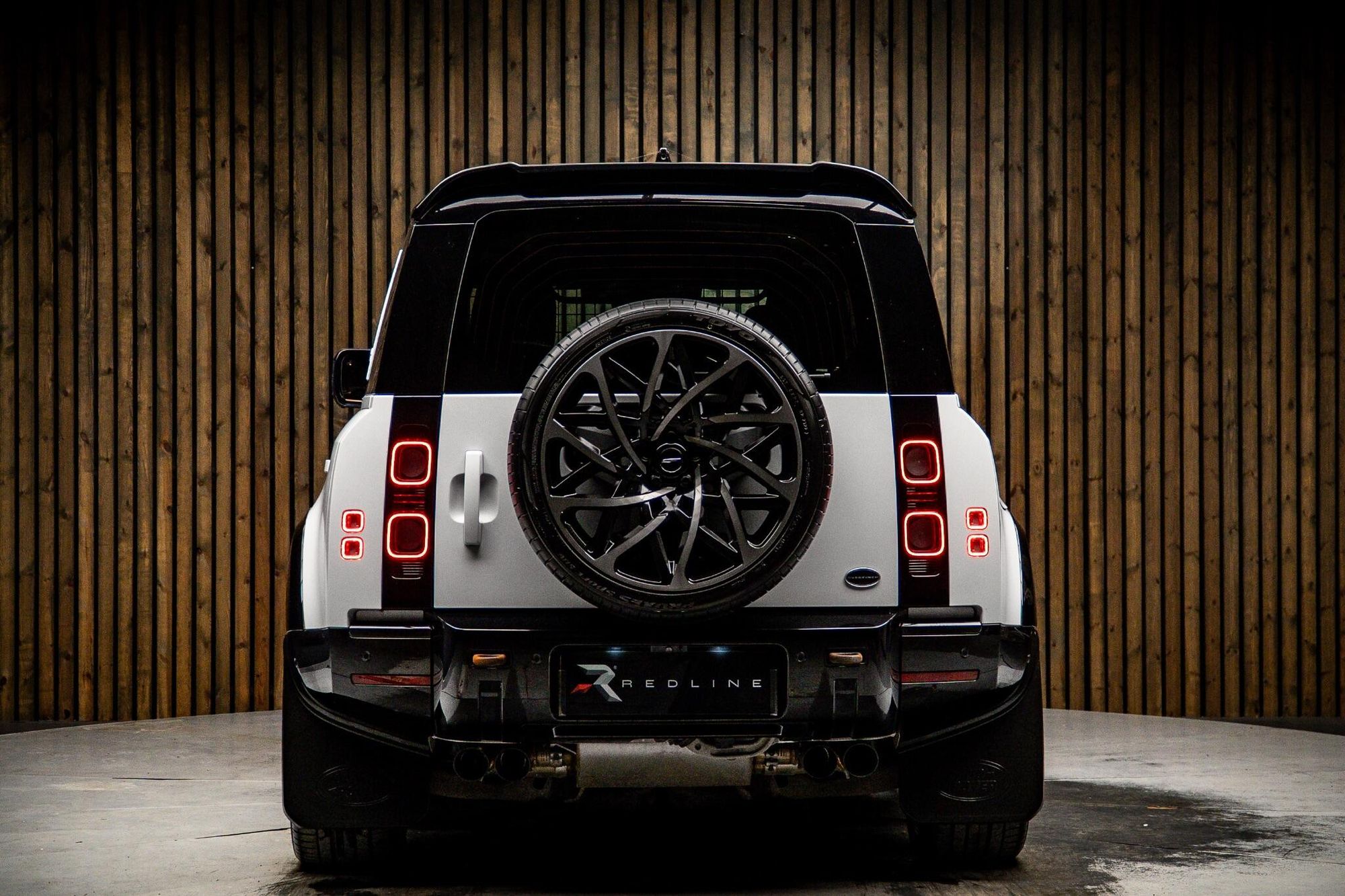 LAND ROVER DEFENDER ESTATE 5.0 P525 V8 110 5dr Auto for sale UK - Slide 6