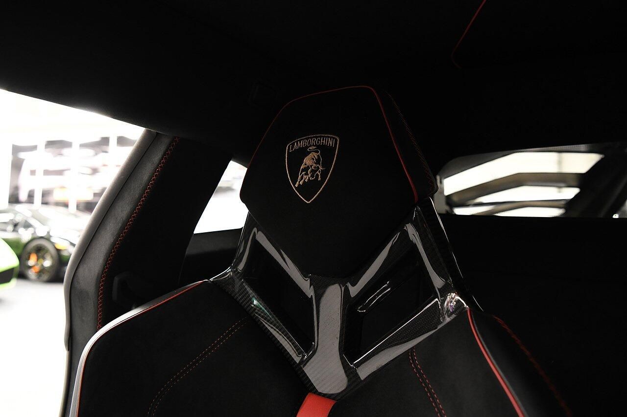 LAMBORGHINI AVENTADOR COUPE SPECIAL EDITION LP 770-4 SVJ 2dr ISR for sale UK - Slide 8