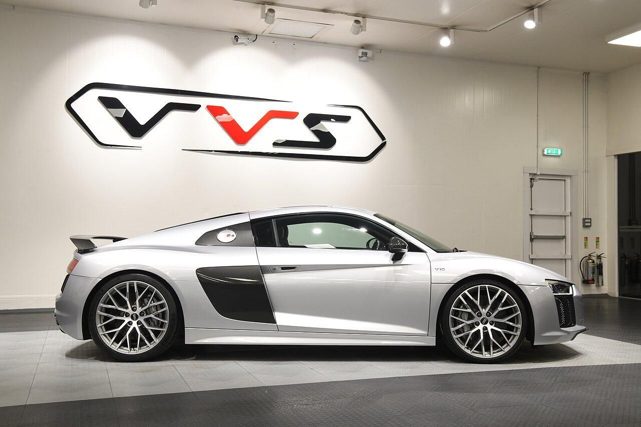 AUDI R8 COUPE 5.2 FSI V10 Plus Quattro 2dr S Tronic for sale UK - Slide 2