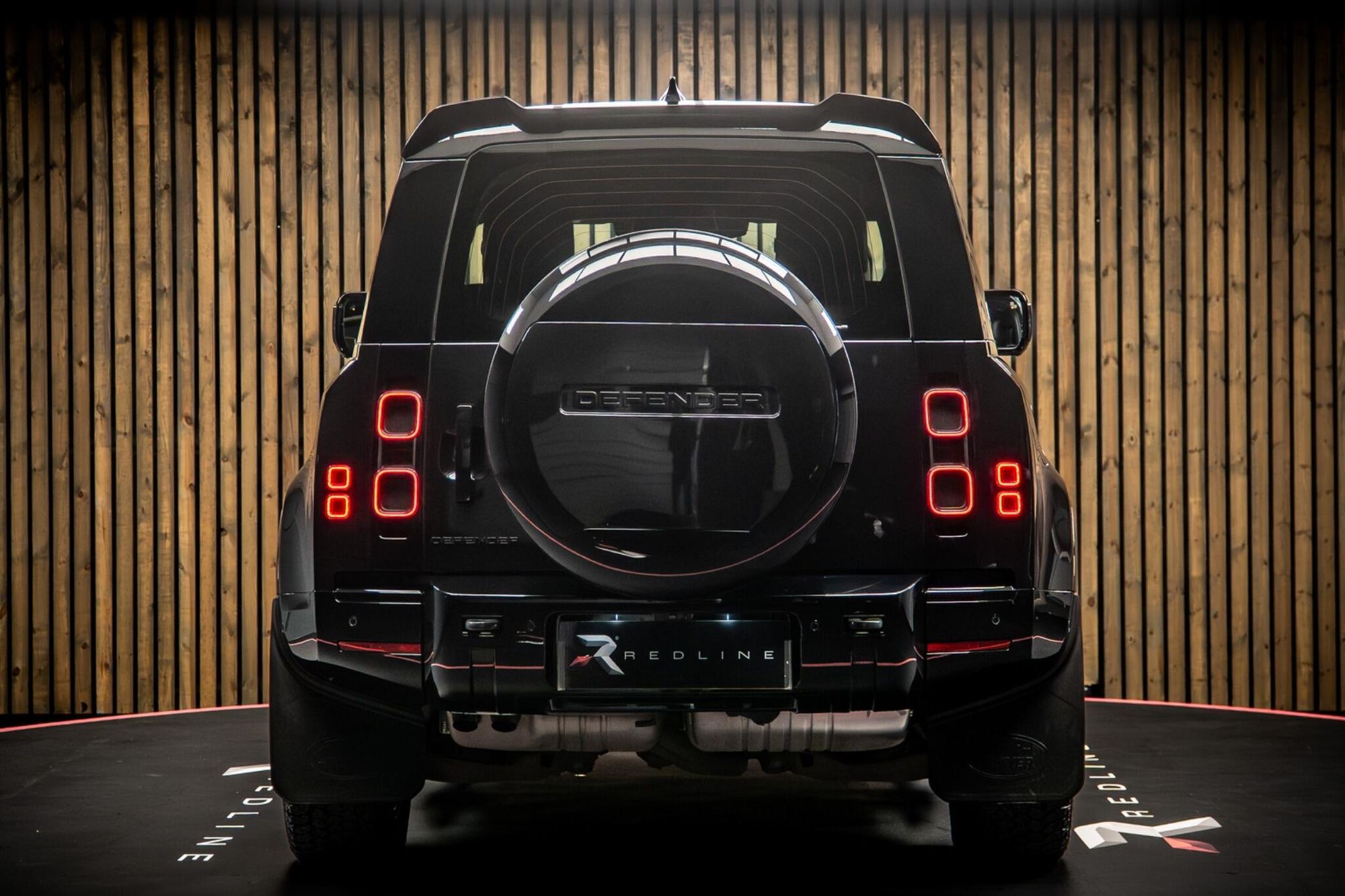 LAND ROVER DEFENDER DIESEL ESTATE 3.0 D250 X-Dynamic HSE 90 3dr Auto for sale UK - Slide 6