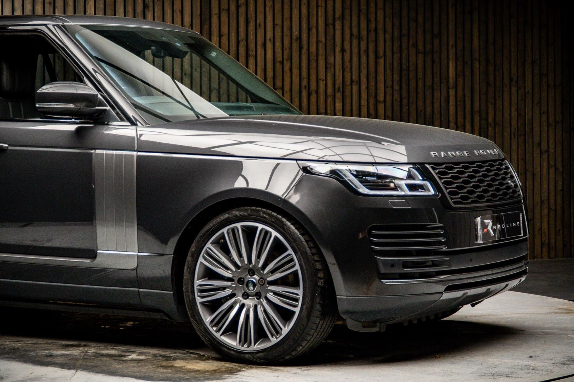 LAND ROVER RANGE ROVER ESTATE 3.0 P400 Vogue 4dr Auto for sale UK - Slide 10