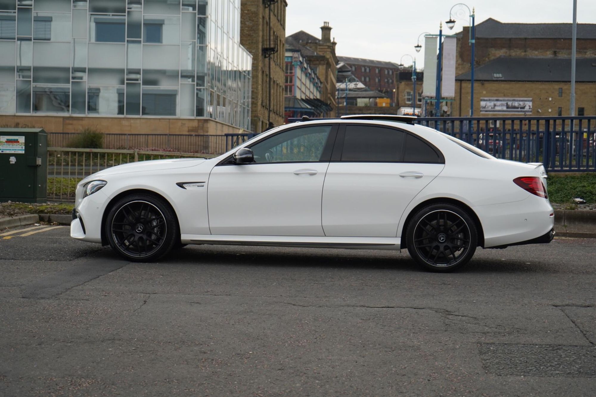 MERCEDES-BENZ E CLASS AMG SALOON E63 S 4Matic+ Premium 4dr 9G-Tronic for sale UK - Slide 8