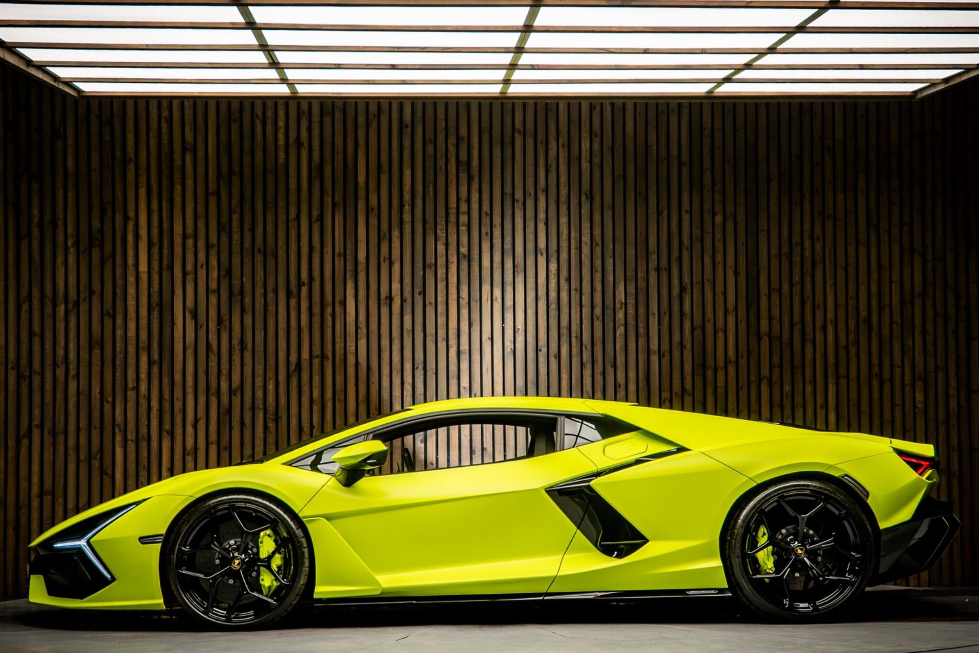 LAMBORGHINI REVUELTO COUPE 6.5 V12 1015 PHEV 2dr DCT for sale UK - Slide 7