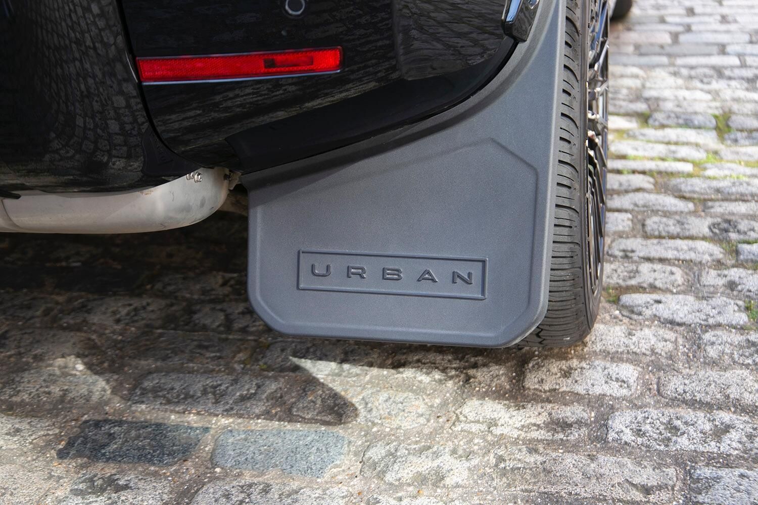 LAND ROVER DEFENDER DIESEL ESTATE 3.0 D250 X-Dynamic HSE 90 3dr Auto for sale UK - Slide 7