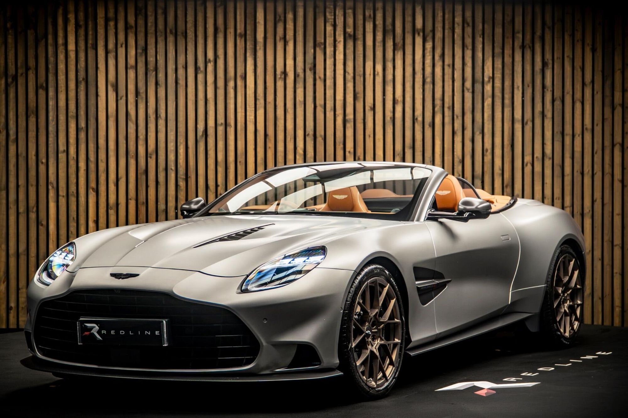 ASTON MARTIN VANQUISH CONVERTIBLE V12 Volante 2dr Auto for sale UK - Slide 8