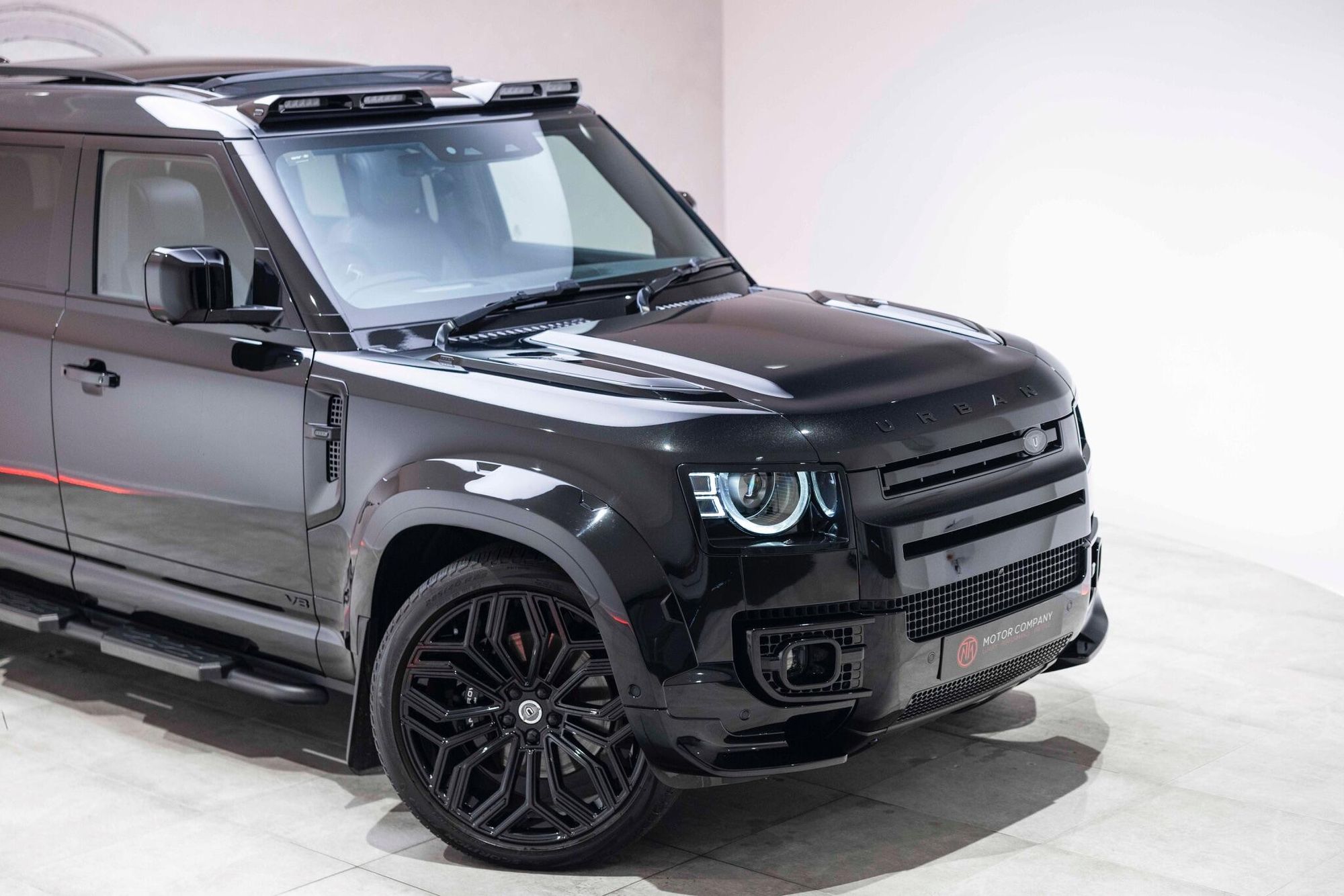 LAND ROVER DEFENDER ESTATE 5.0 P525 V8 110 5dr Auto for sale UK - Slide 8