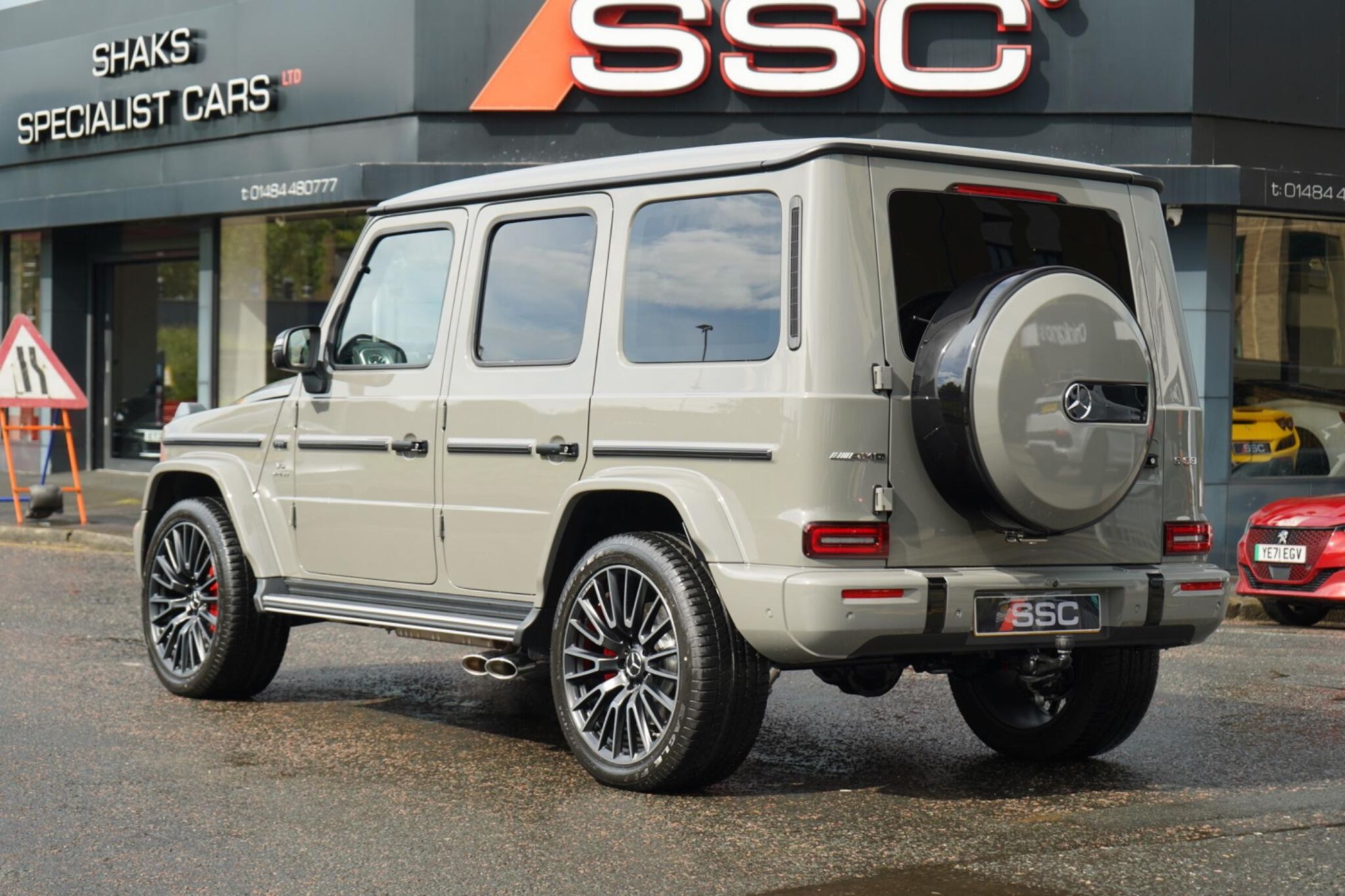 MERCEDES-BENZ G CLASS AMG STATION WAGON SPECIAL EDITIONS G63 Manufaktur Edition 5dr 9G-Tronic for sale UK - Slide 2