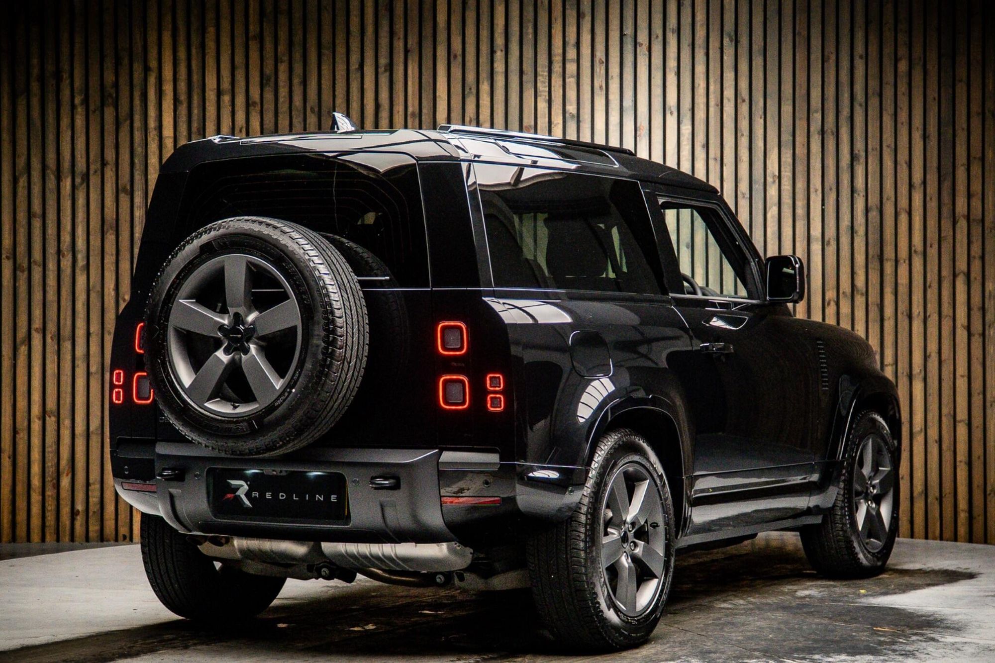 LAND ROVER DEFENDER DIESEL ESTATE 3.0 D250 X-Dynamic SE 90 3dr Auto for sale UK - Slide 4