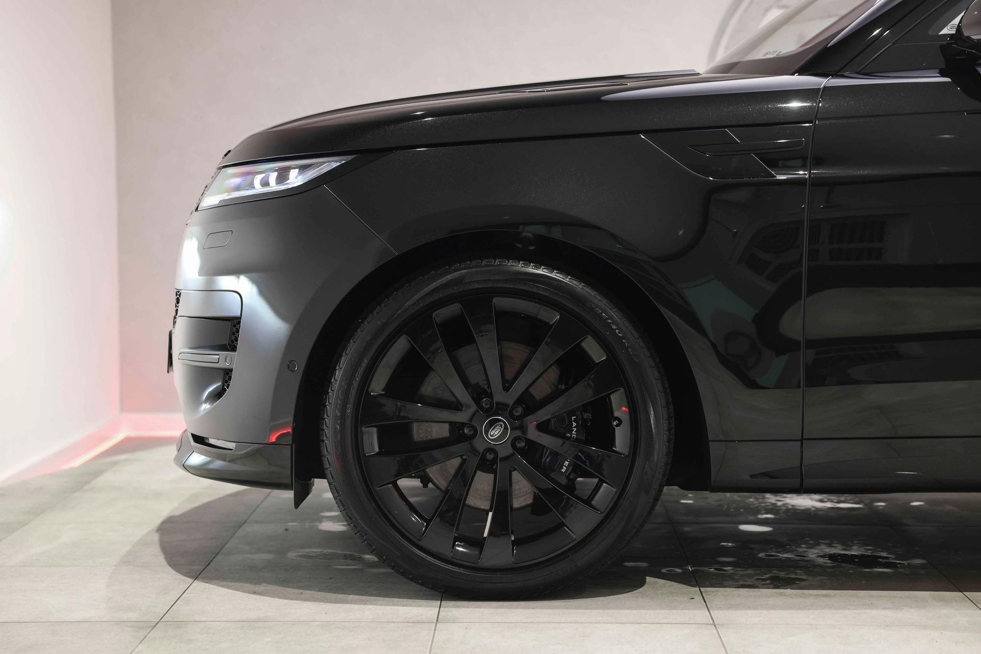 LAND ROVER RANGE ROVER SPORT ESTATE 4.4 P530 V8 First Edition 5dr Auto for sale UK - Slide 4