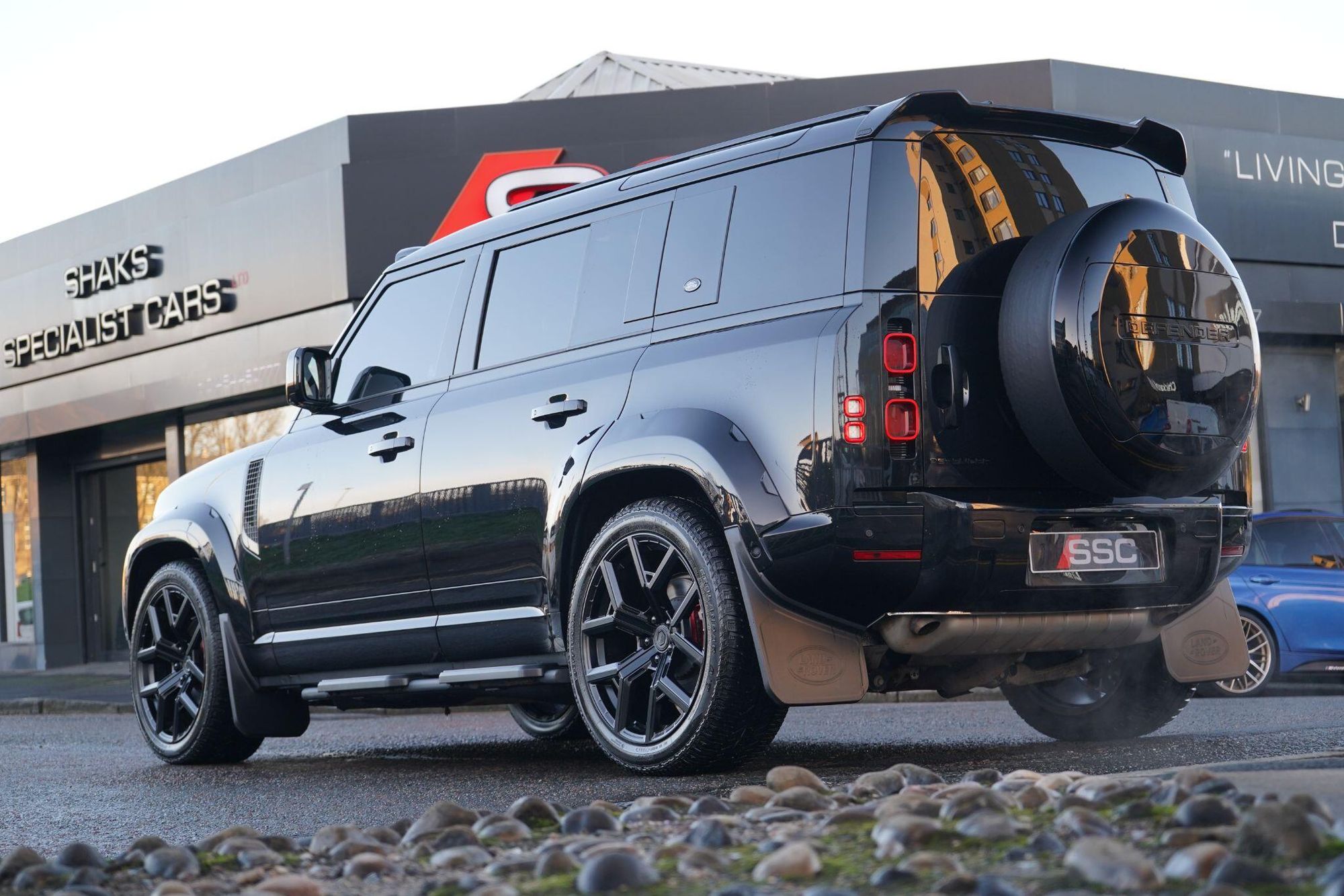 LAND ROVER DEFENDER ESTATE SPECIAL EDITIONS 3.0 P400 XS Edition 110 5dr Auto for sale UK - Slide 3