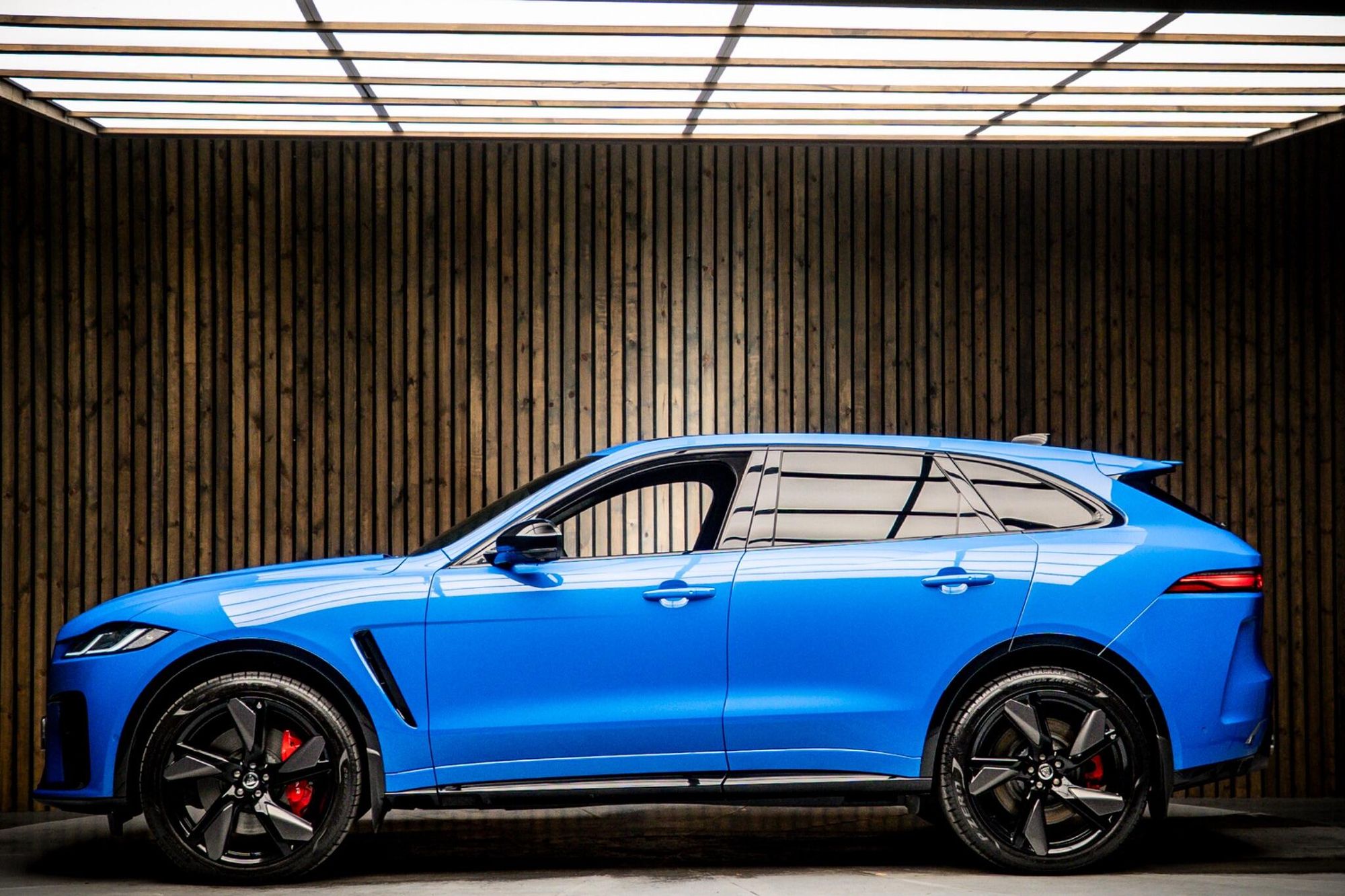 JAGUAR F-PACE ESTATE 5.0 V8 550 SVR 5dr Auto AWD for sale UK - Slide 7