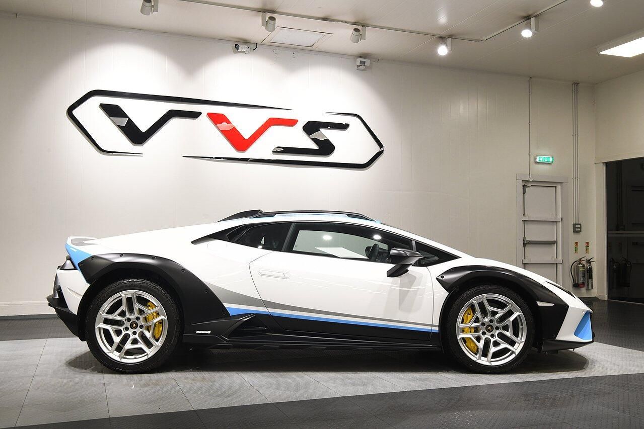 LAMBORGHINI HURACAN EVO COUPE 5.2 V10 610 Sterrato 2dr Auto AWD for sale UK - Slide 2