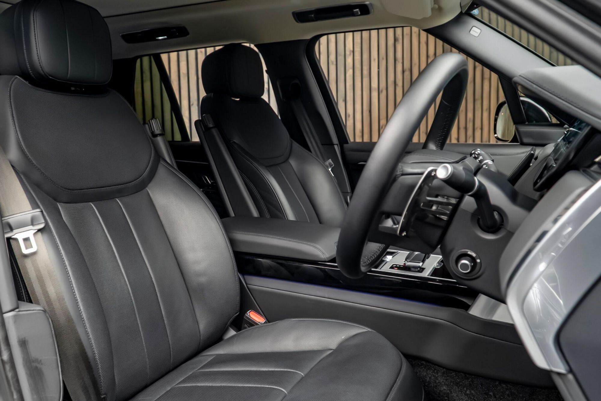 LAND ROVER RANGE ROVER DIESEL ESTATE 3.0 D300 HSE 4dr Auto for sale UK - Slide 2