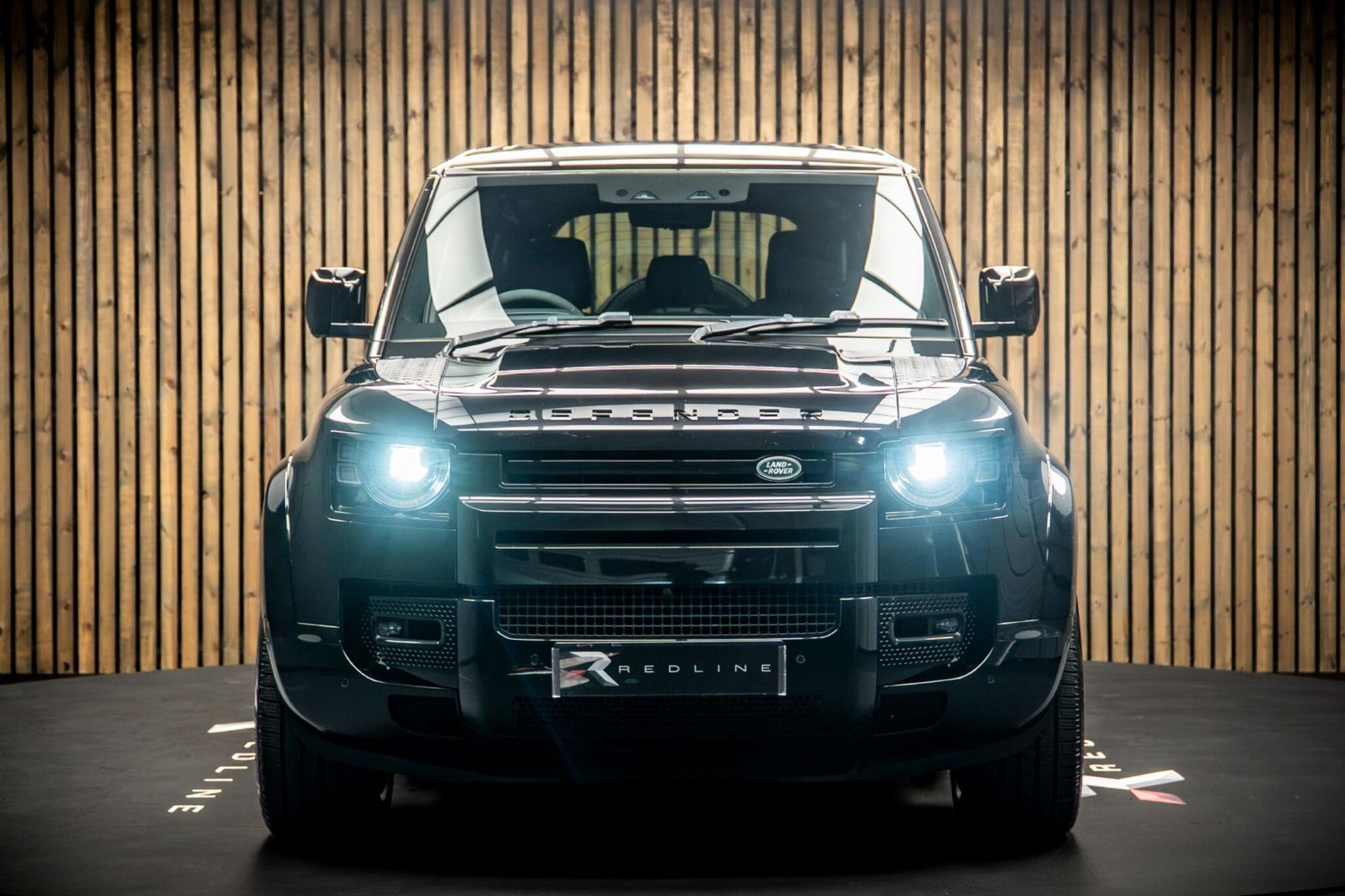 LAND ROVER DEFENDER ESTATE 5.0 P525 V8 110 5dr Auto for sale UK - Slide 5