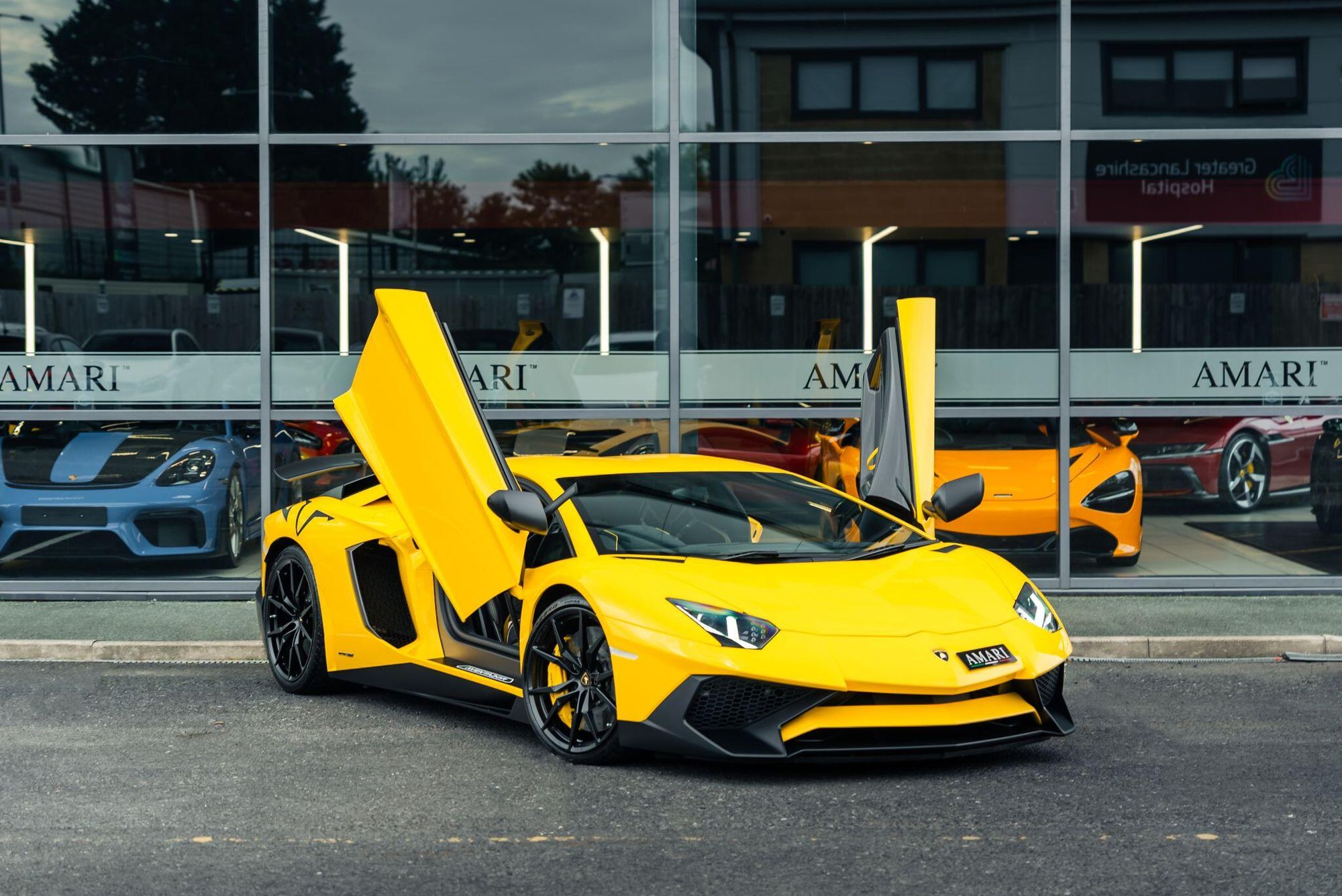 LAMBORGHINI AVENTADOR COUPE LP 750-4 Superveloce 2dr ISR for sale UK - Slide 2