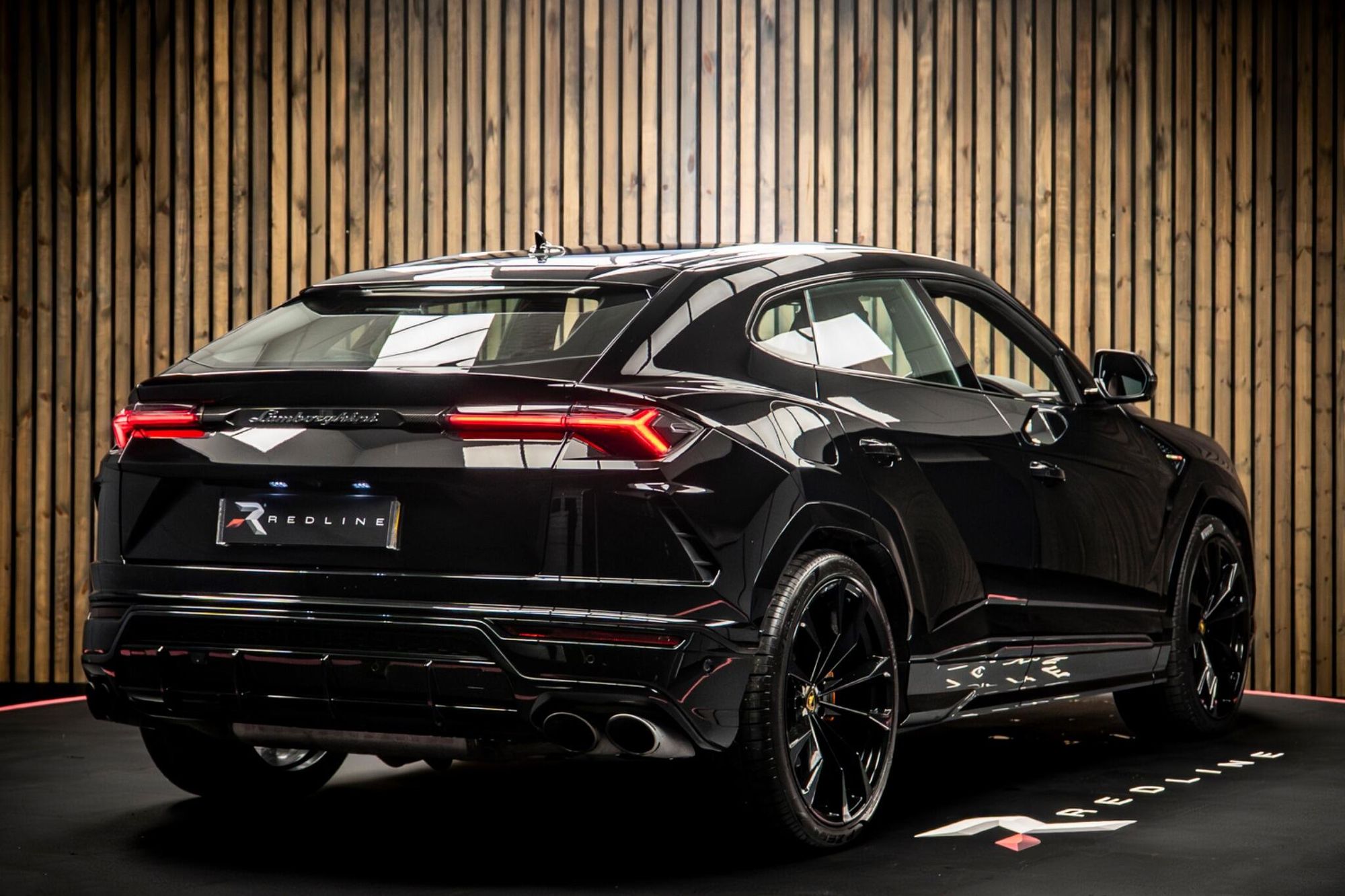 LAMBORGHINI URUS ESTATE 4.0T FSI V8 5dr Auto for sale UK - Slide 4