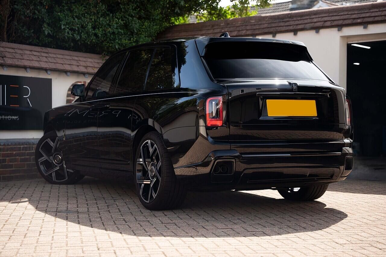 ROLLS-ROYCE CULLINAN ESTATE II Black Badge 5dr Auto for sale UK - Slide 4