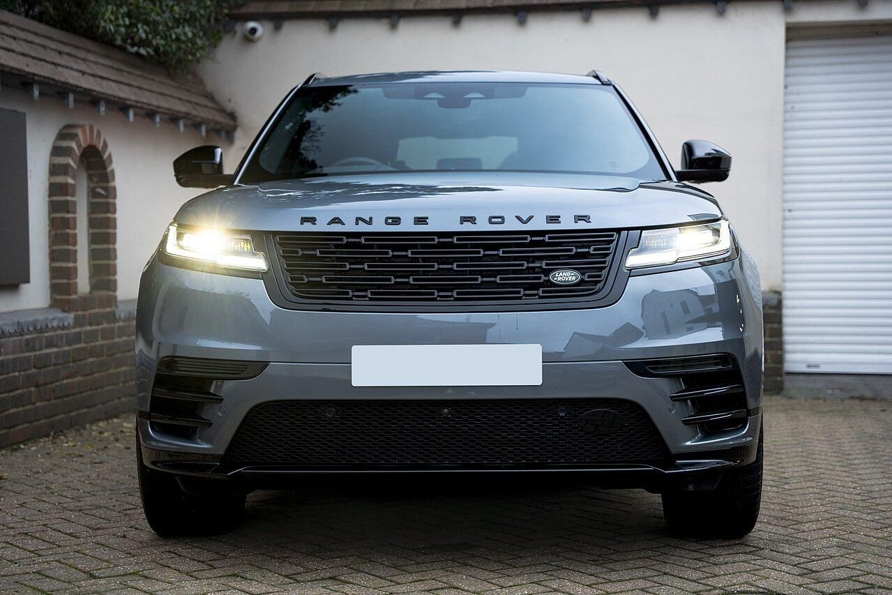 LAND ROVER RANGE ROVER VELAR DIESEL ESTATE 3.0 D300 MHEV Dynamic SE 5dr Auto for sale UK - Slide 2