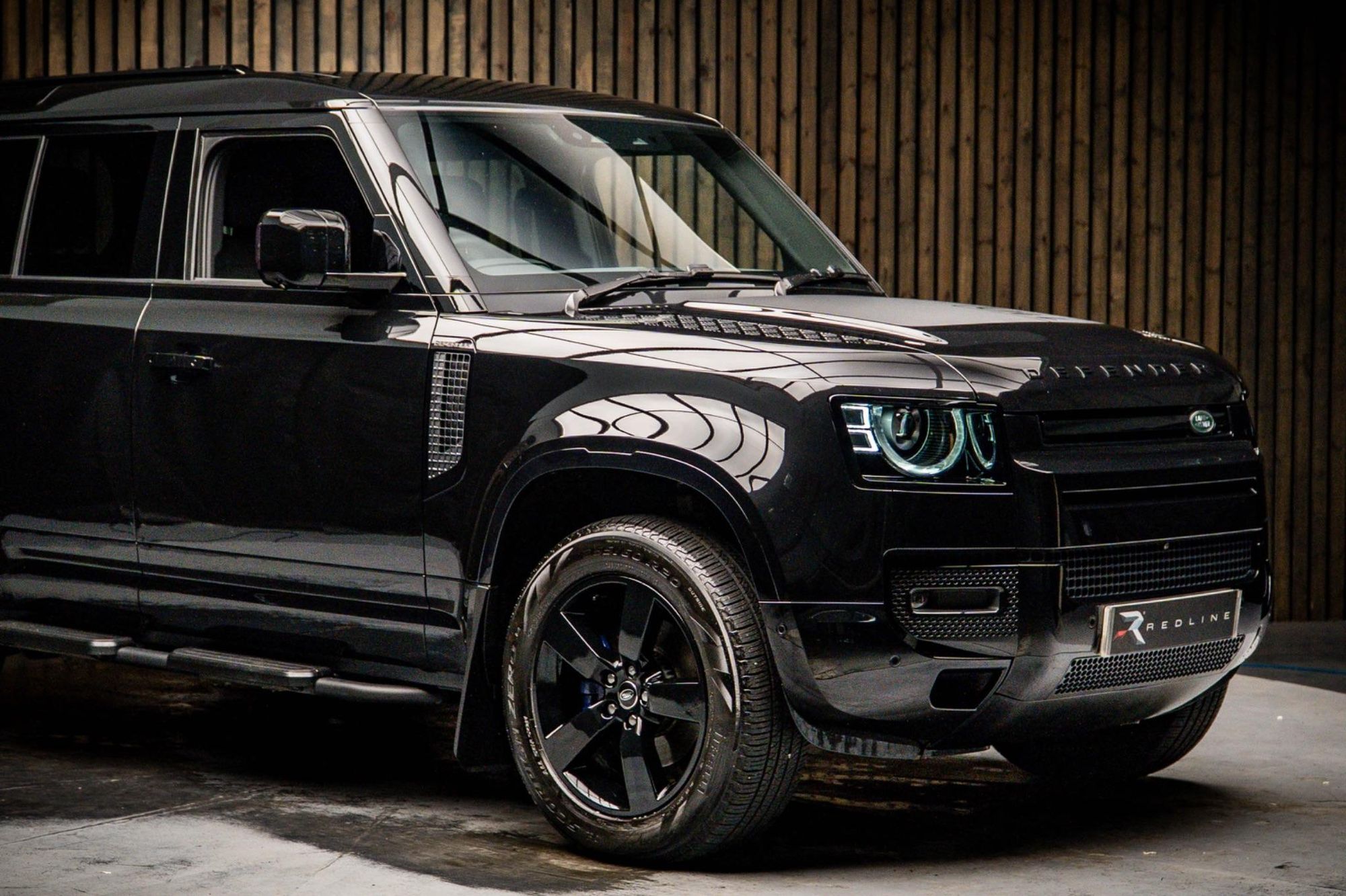 LAND ROVER DEFENDER DIESEL ESTATE 3.0 D250 X-Dynamic HSE 110 5dr Auto for sale UK - Slide 10