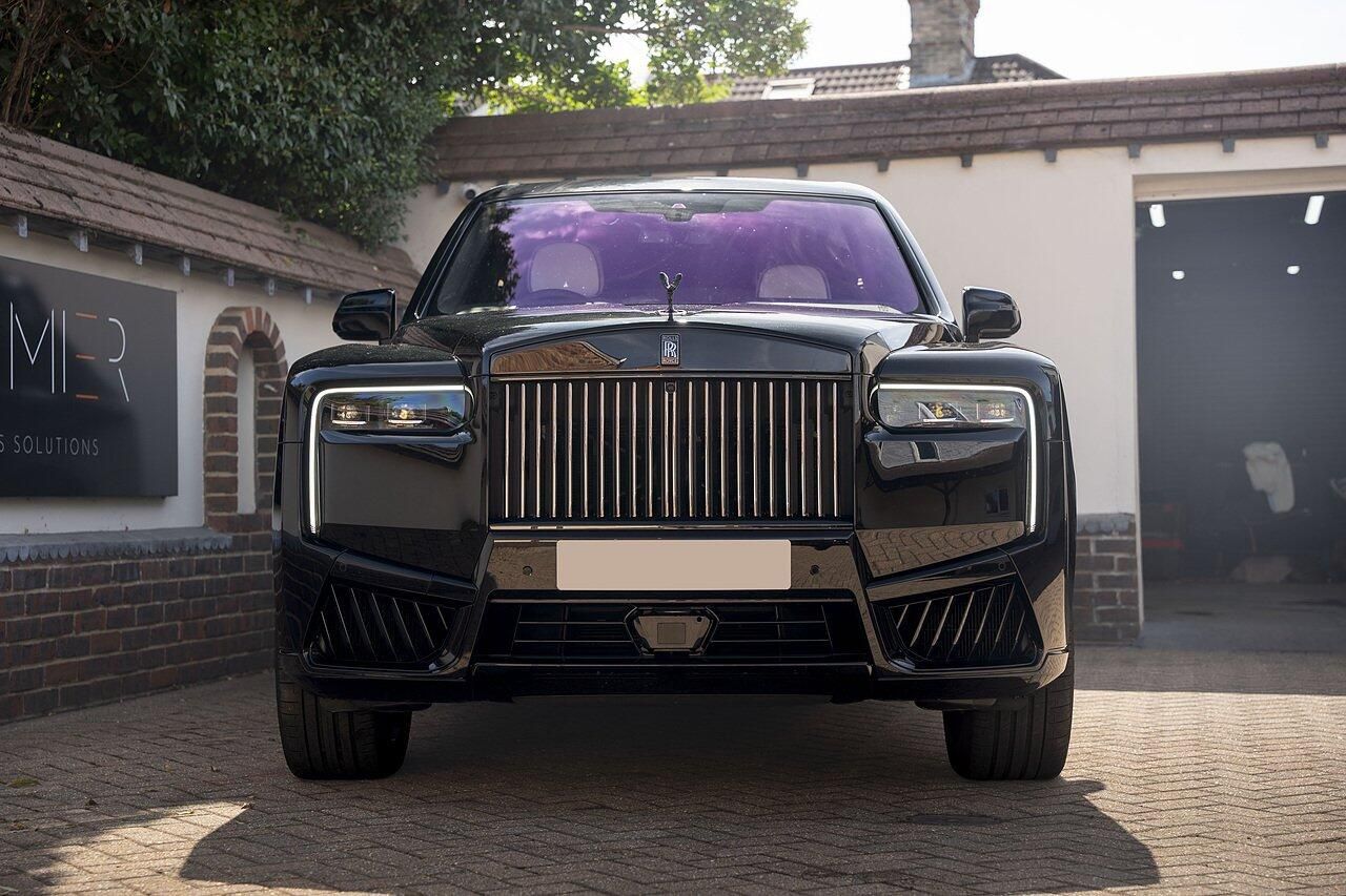 ROLLS-ROYCE CULLINAN ESTATE II Black Badge 5dr Auto for sale UK - Slide 2