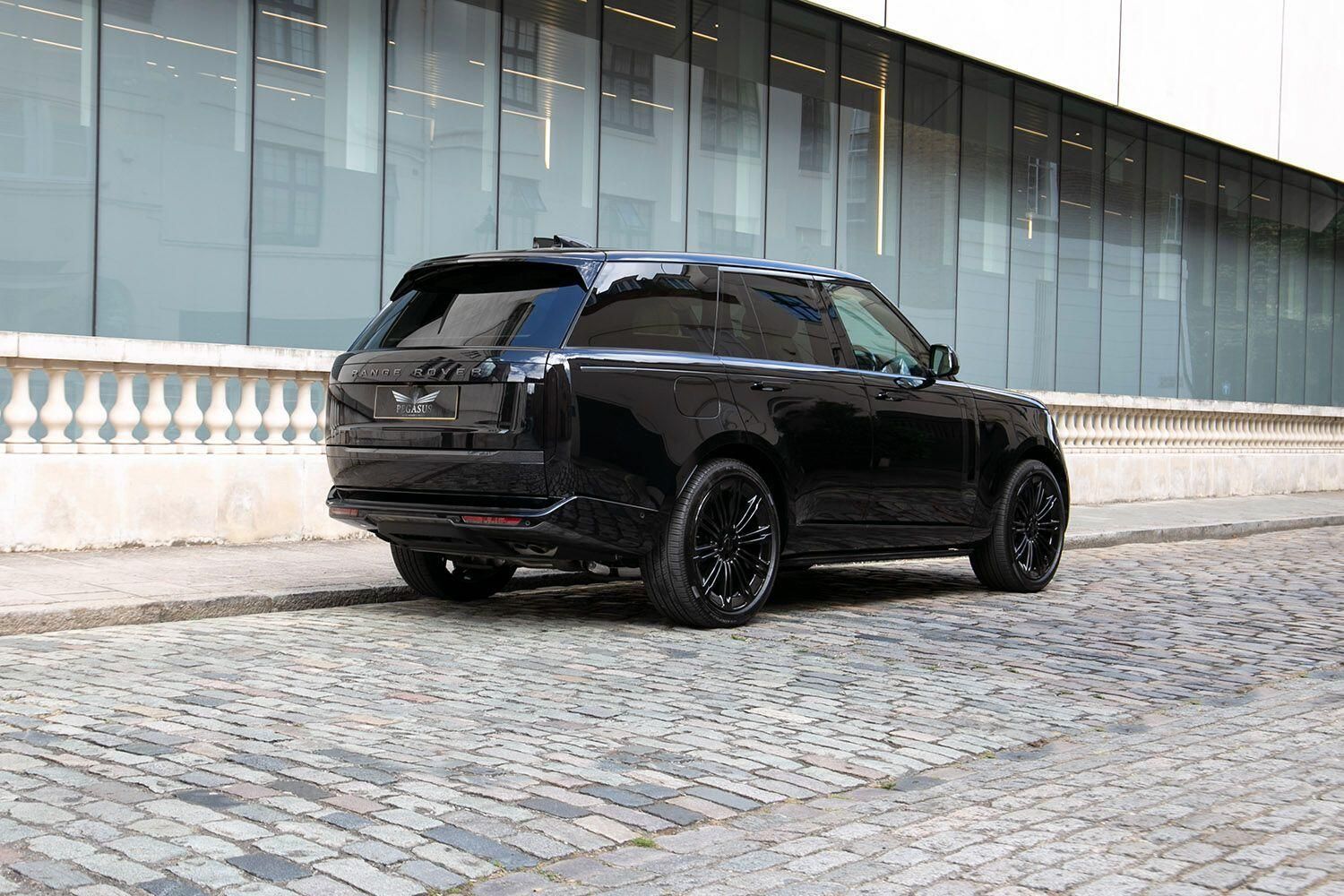 LAND ROVER RANGE ROVER ESTATE 4.4 P530 V8 Autobiography 4dr Auto for sale UK - Slide 9