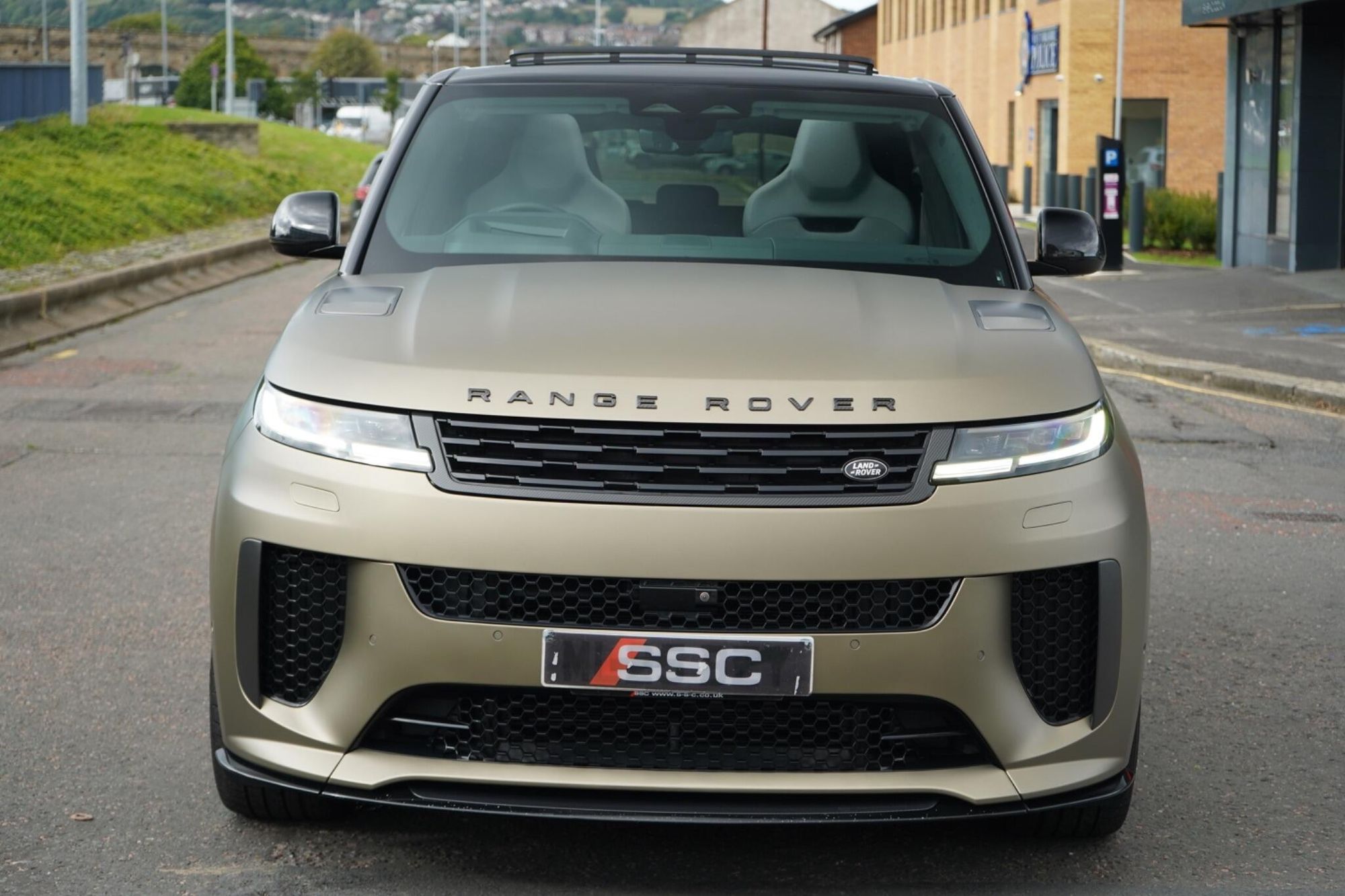 LAND ROVER RANGE ROVER SPORT ESTATE SPECIAL EDITIONS 4.4 P635 V8 SV Edition One 5dr Auto [Gloss] for sale UK - Slide 6