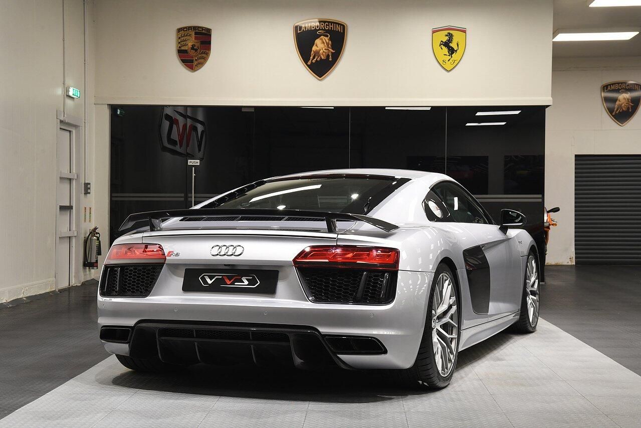 AUDI R8 COUPE 5.2 FSI V10 Plus Quattro 2dr S Tronic for sale UK - Slide 3