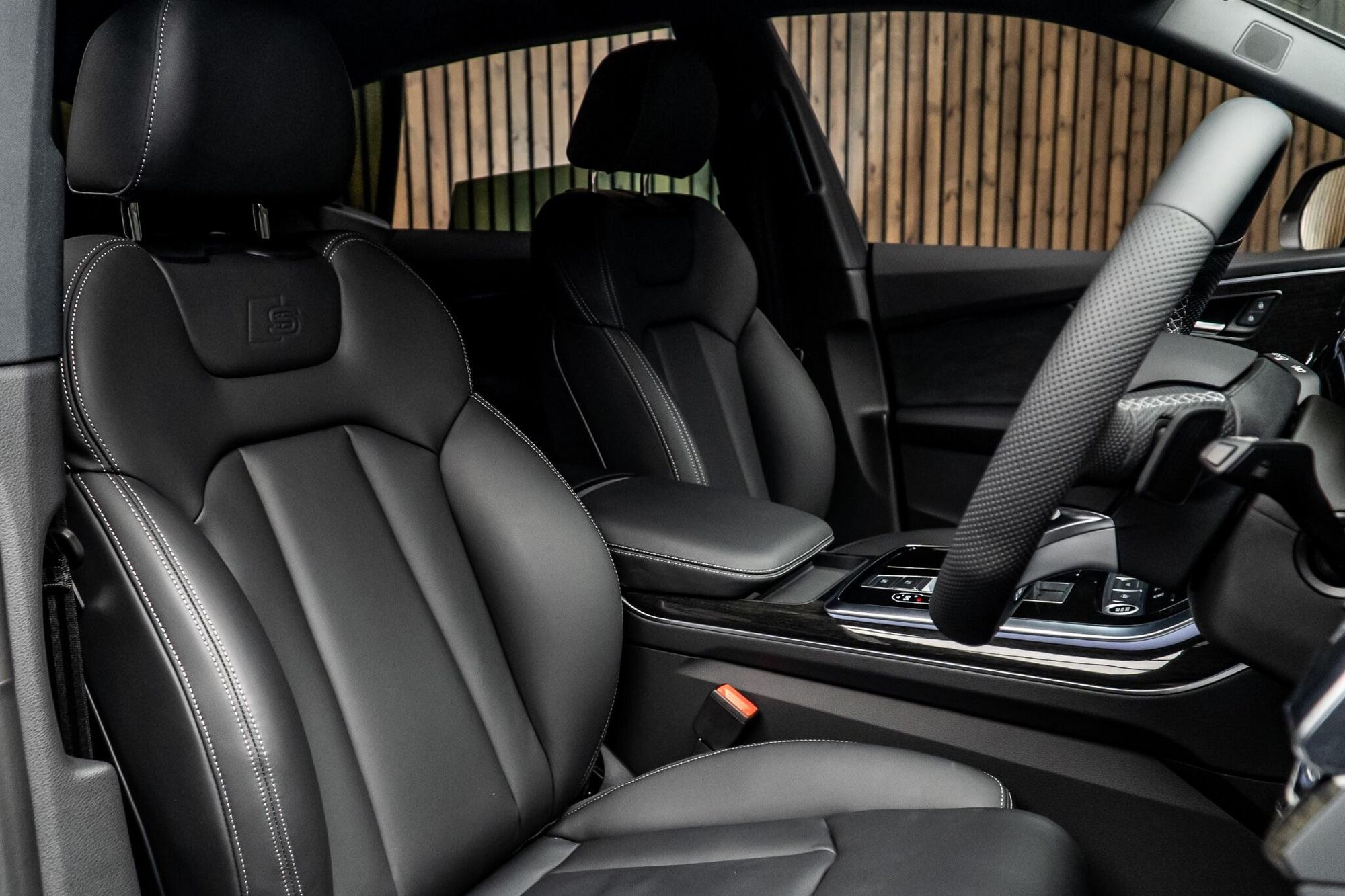 AUDI Q8 ESTATE 55 TFSI Quattro Black Edition 5dr Tiptronic for sale UK - Slide 2